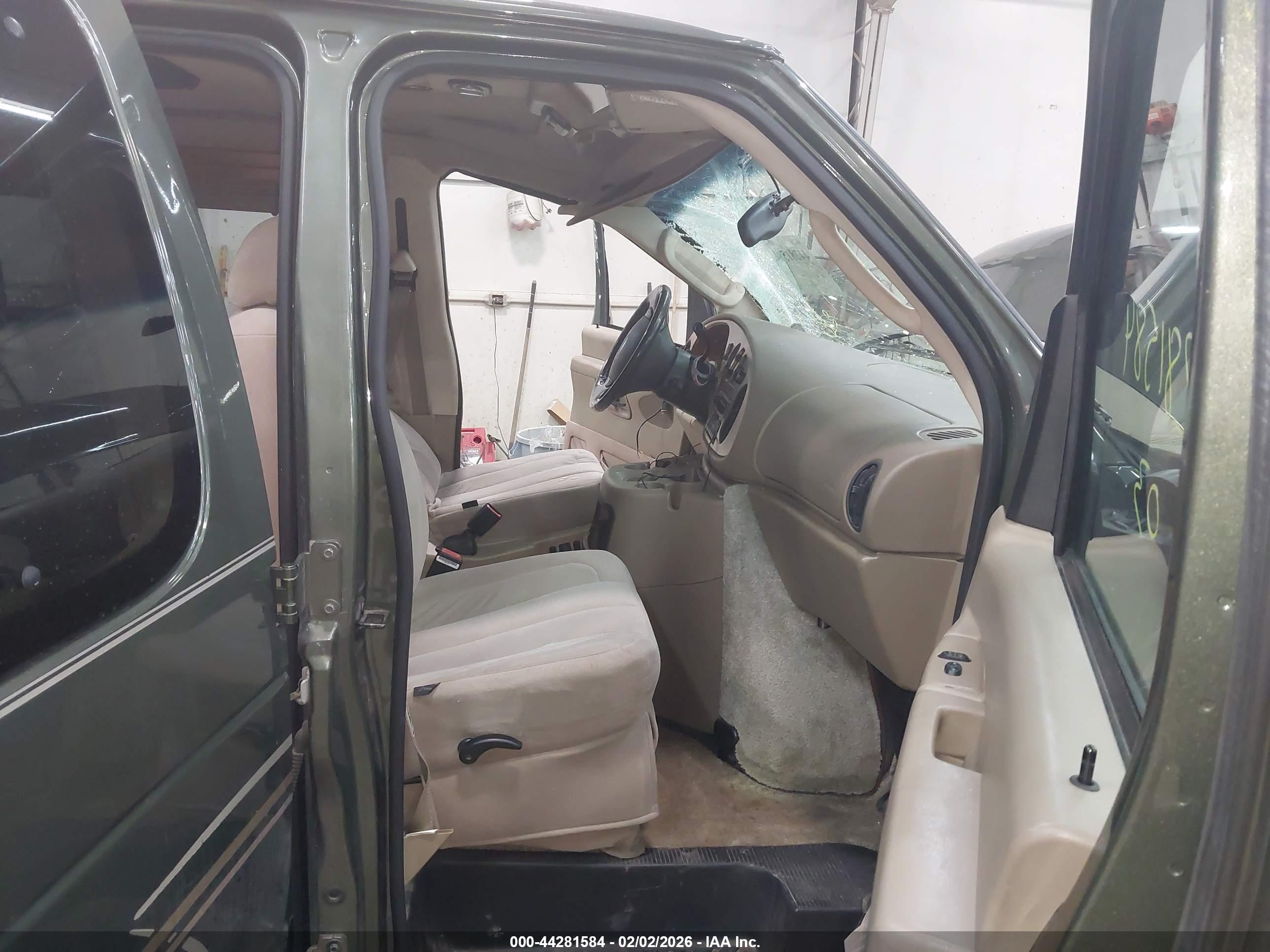 FORD E-150 image 5
