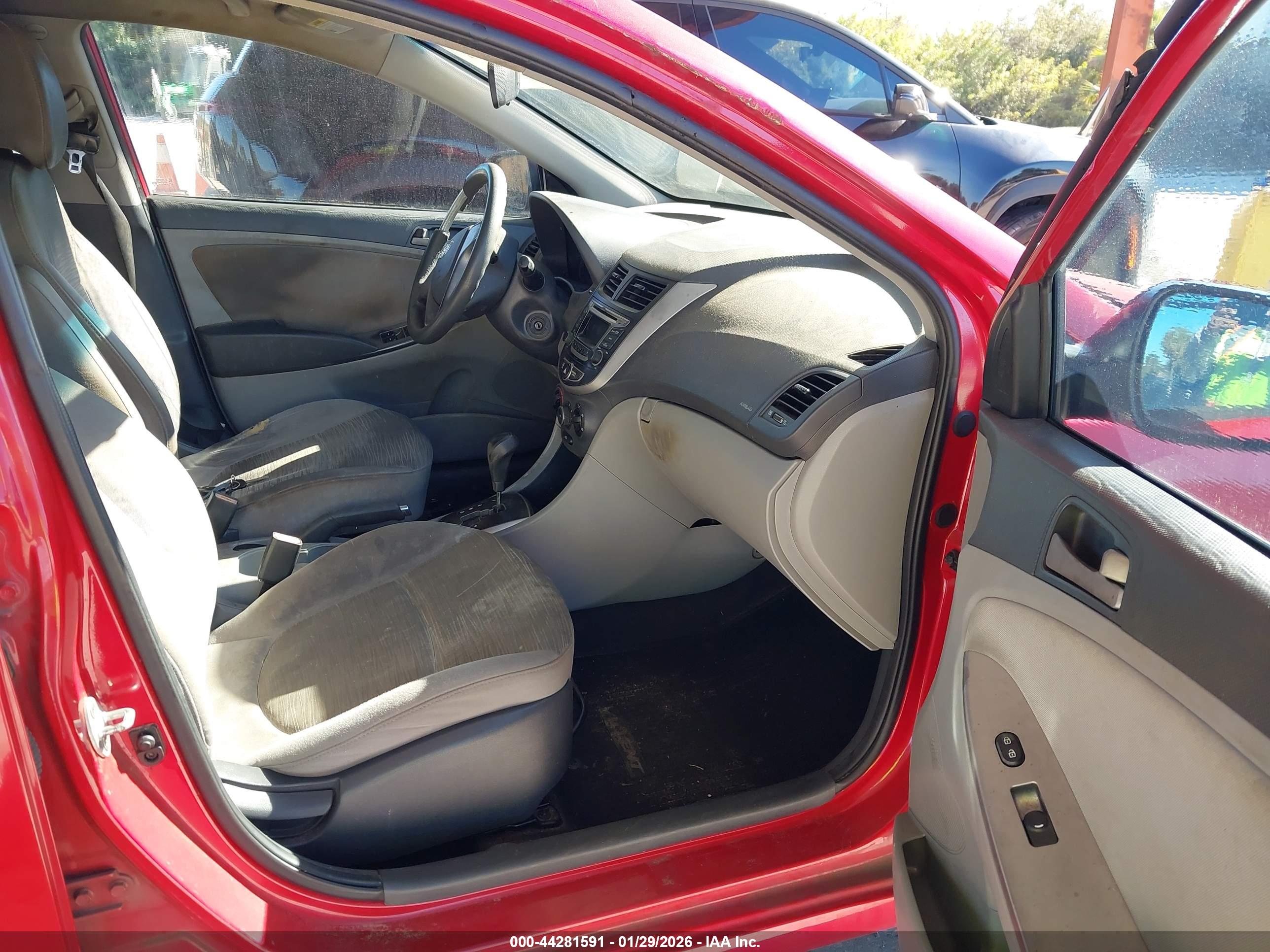 HYUNDAI ACCENT image 5