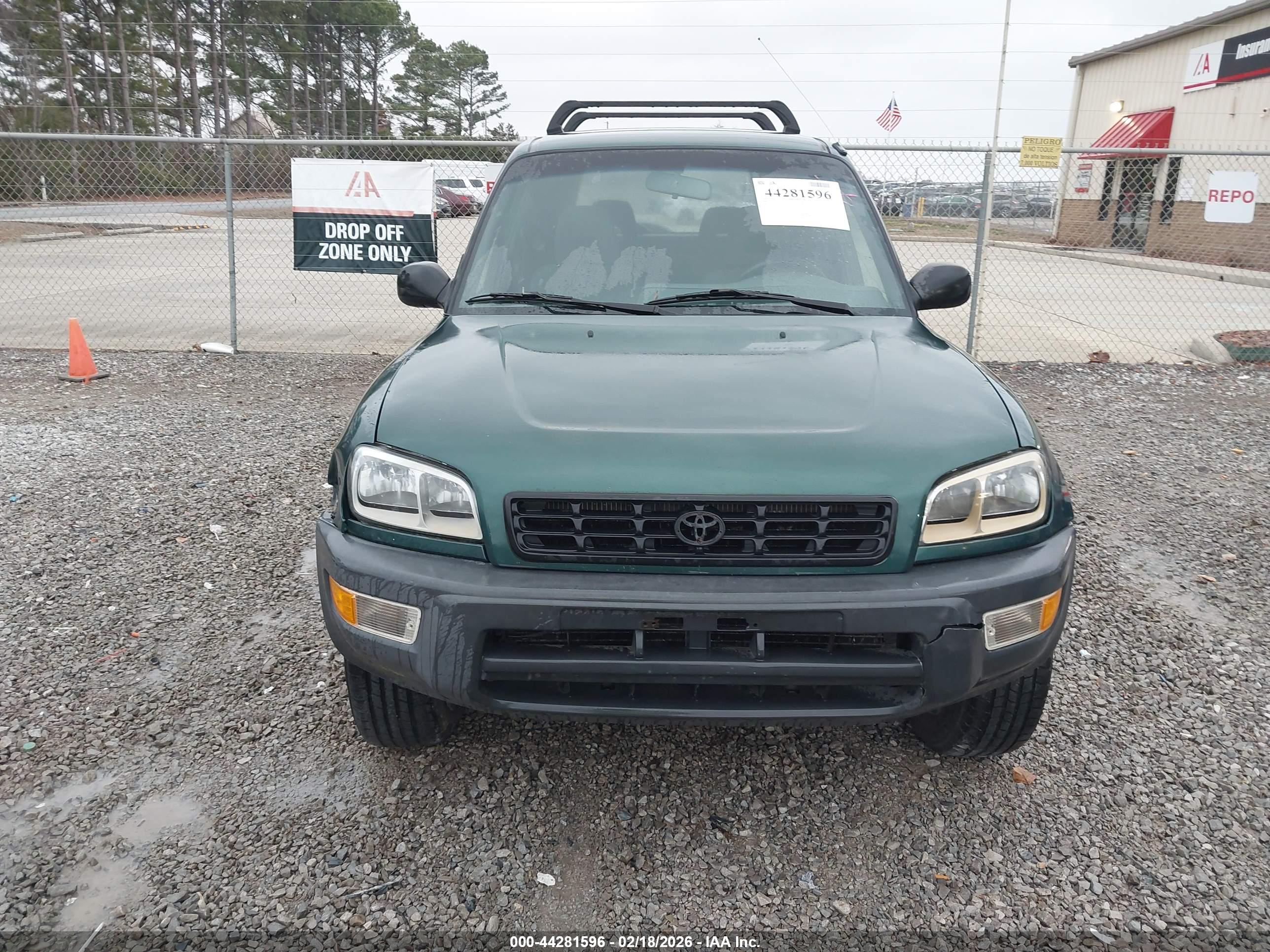 TOYOTA RAV4 image 6