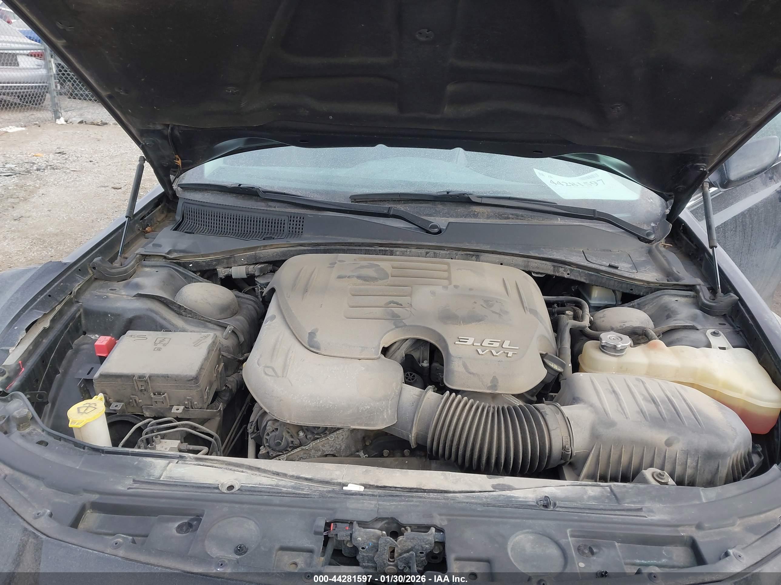 CHRYSLER 300 image 10