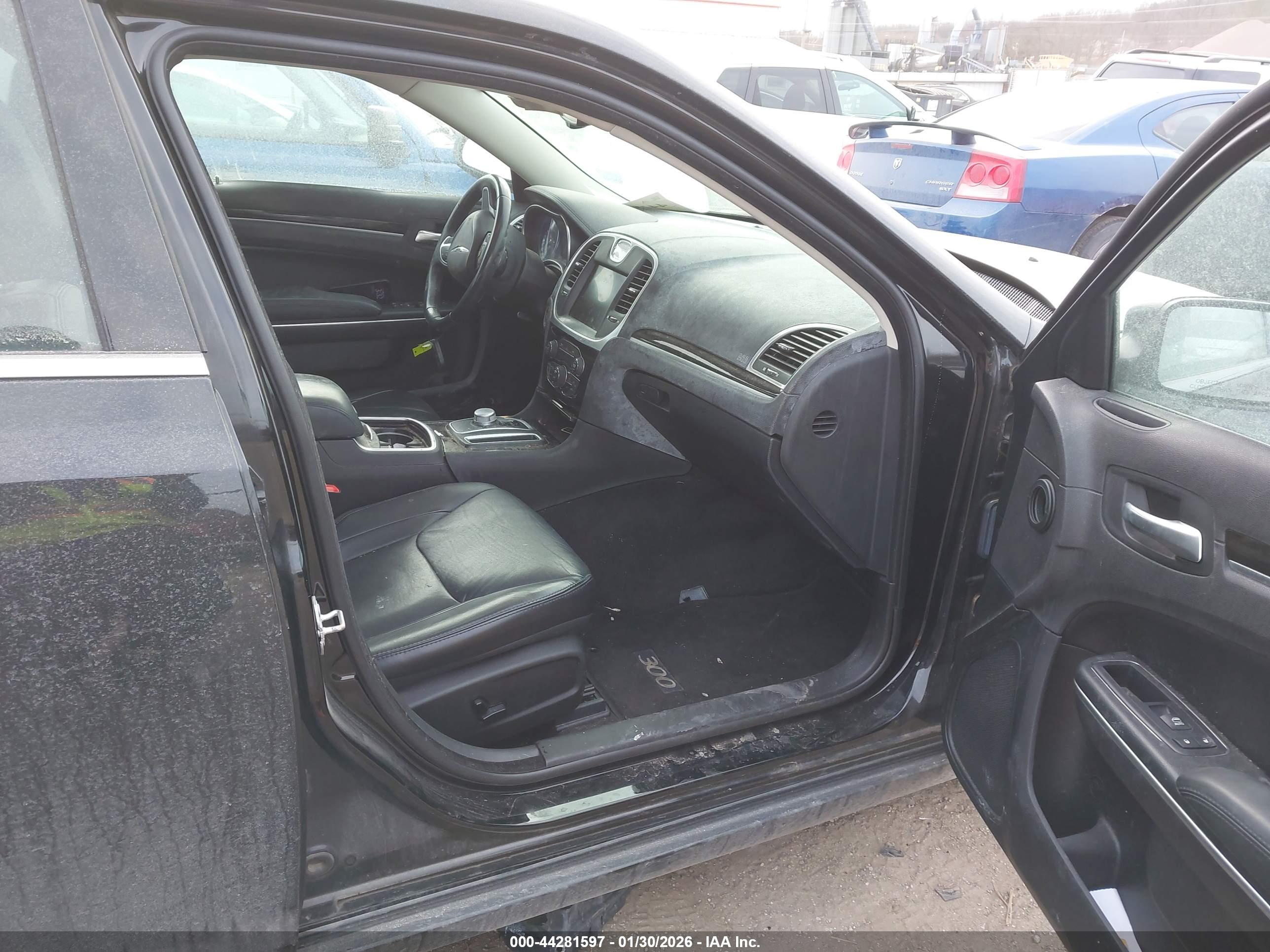 CHRYSLER 300 image 5