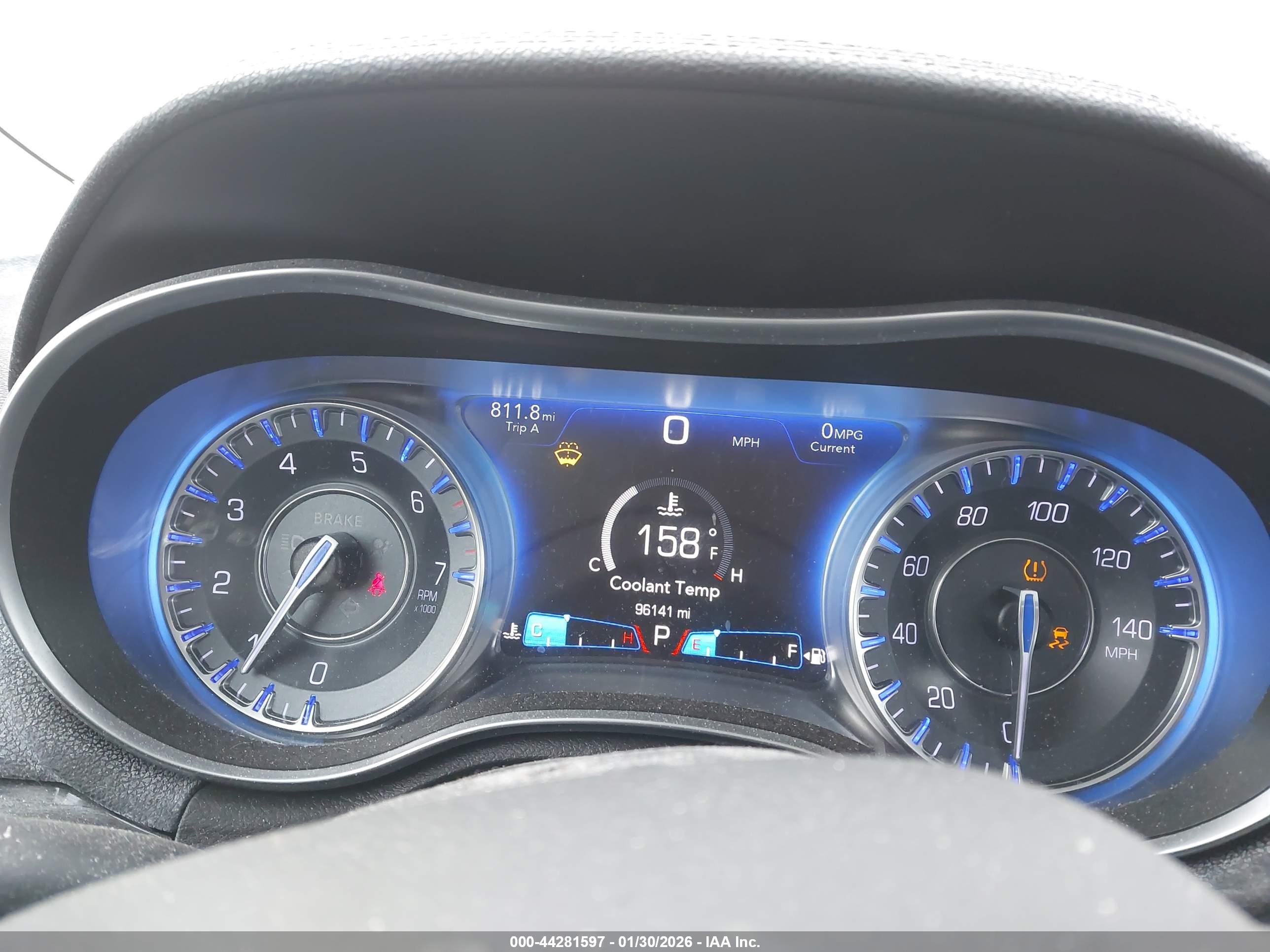 CHRYSLER 300 image 7