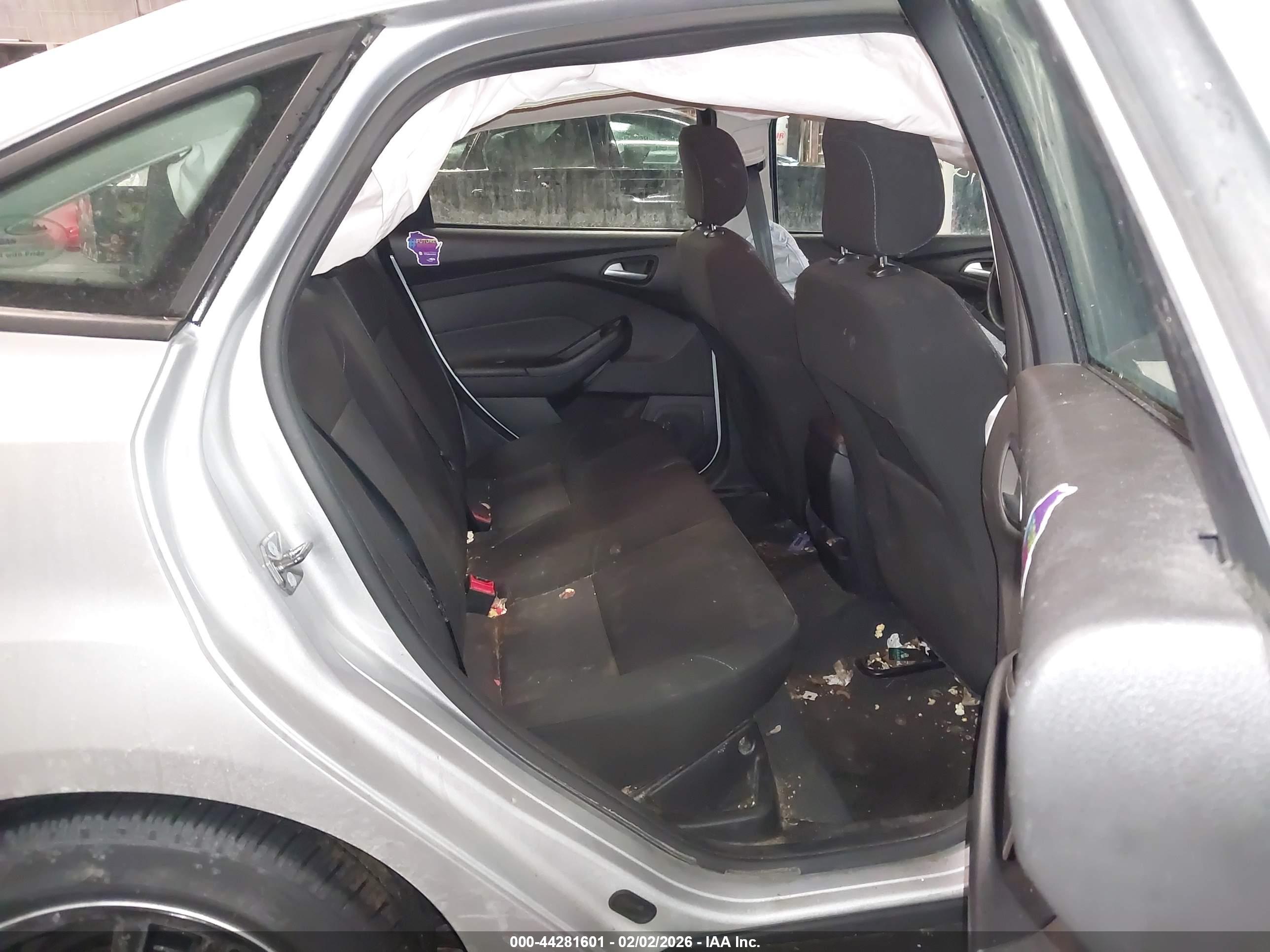 FORD FOCUS image 8
