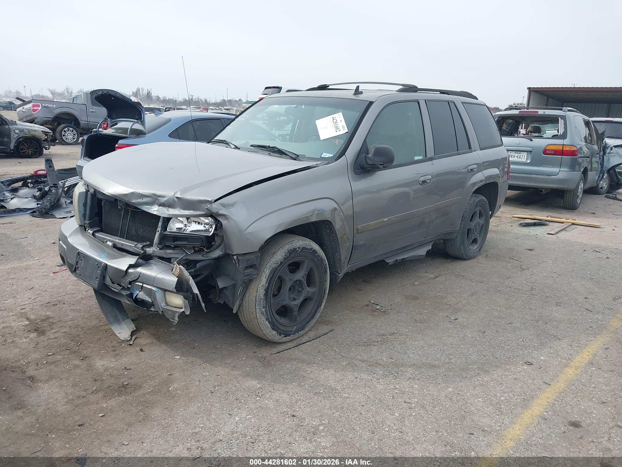 CHEVROLET TRAILBLAZER image 2