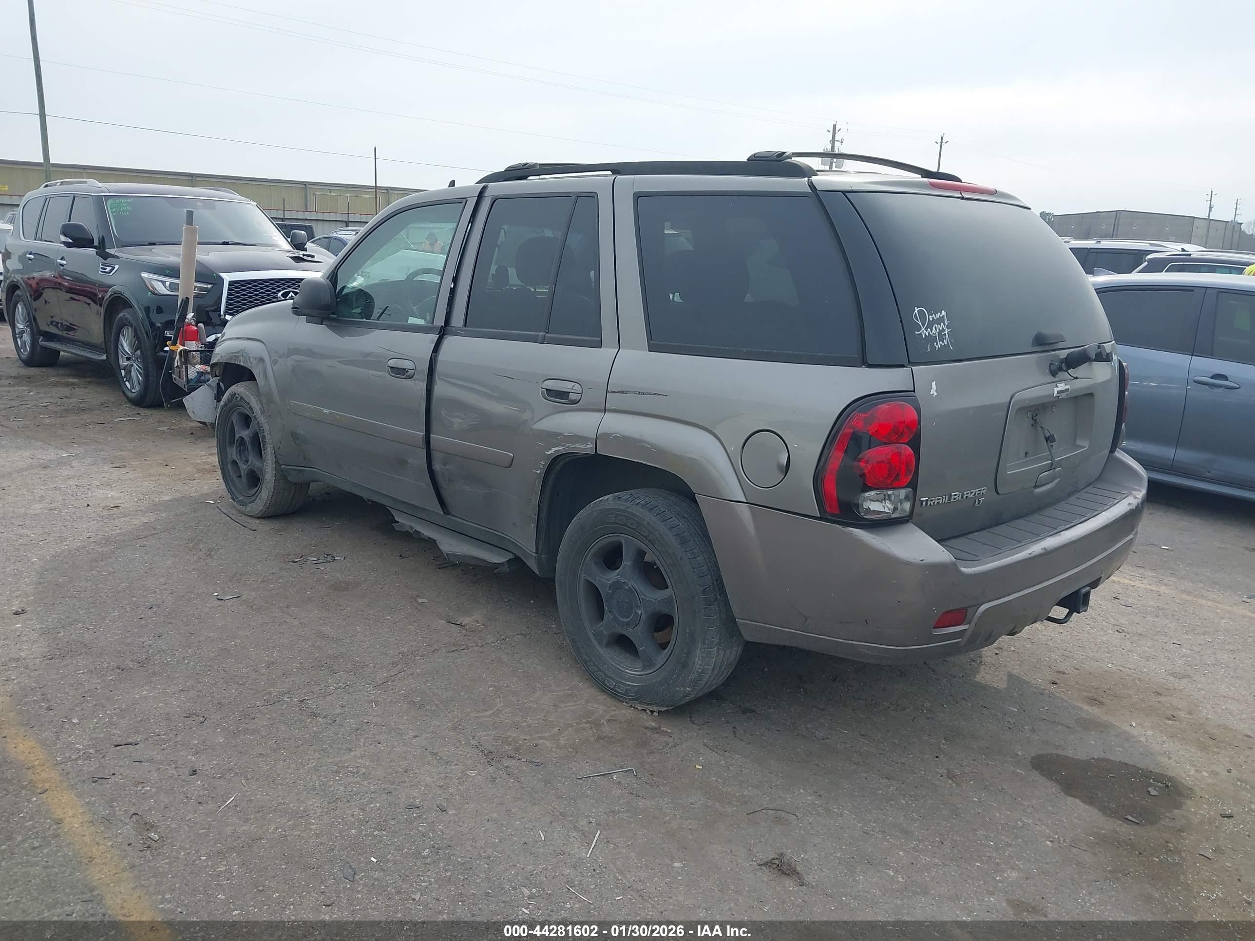 CHEVROLET TRAILBLAZER image 3