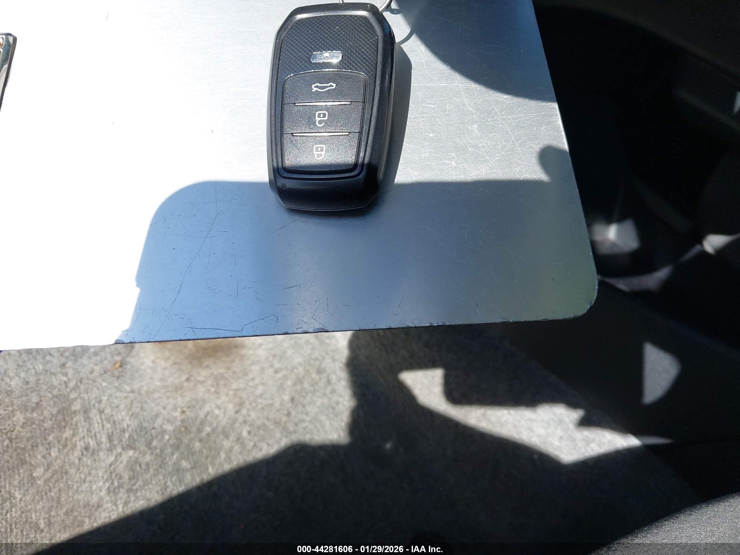 TOYOTA PRIUS image 11