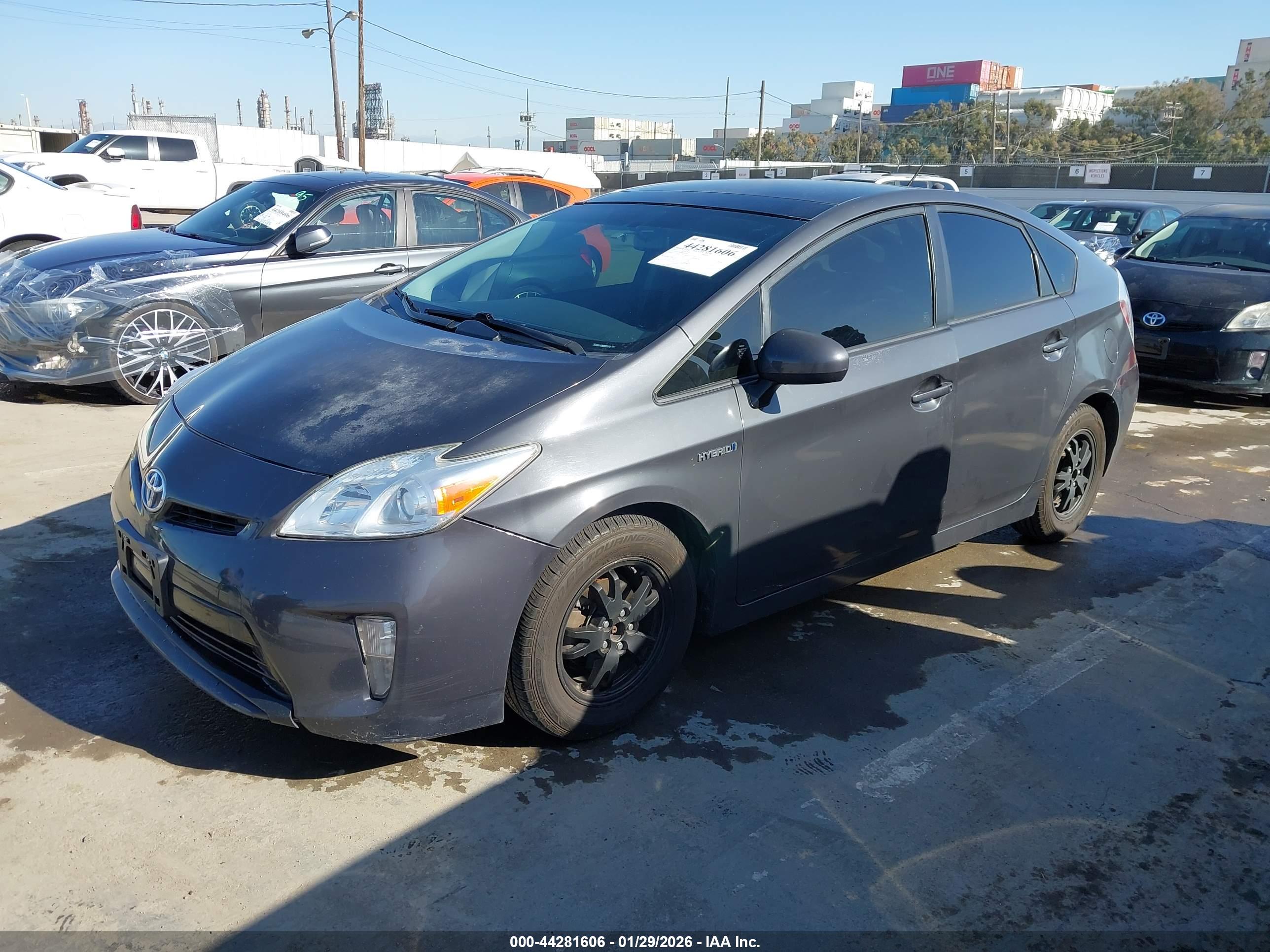 TOYOTA PRIUS image 2