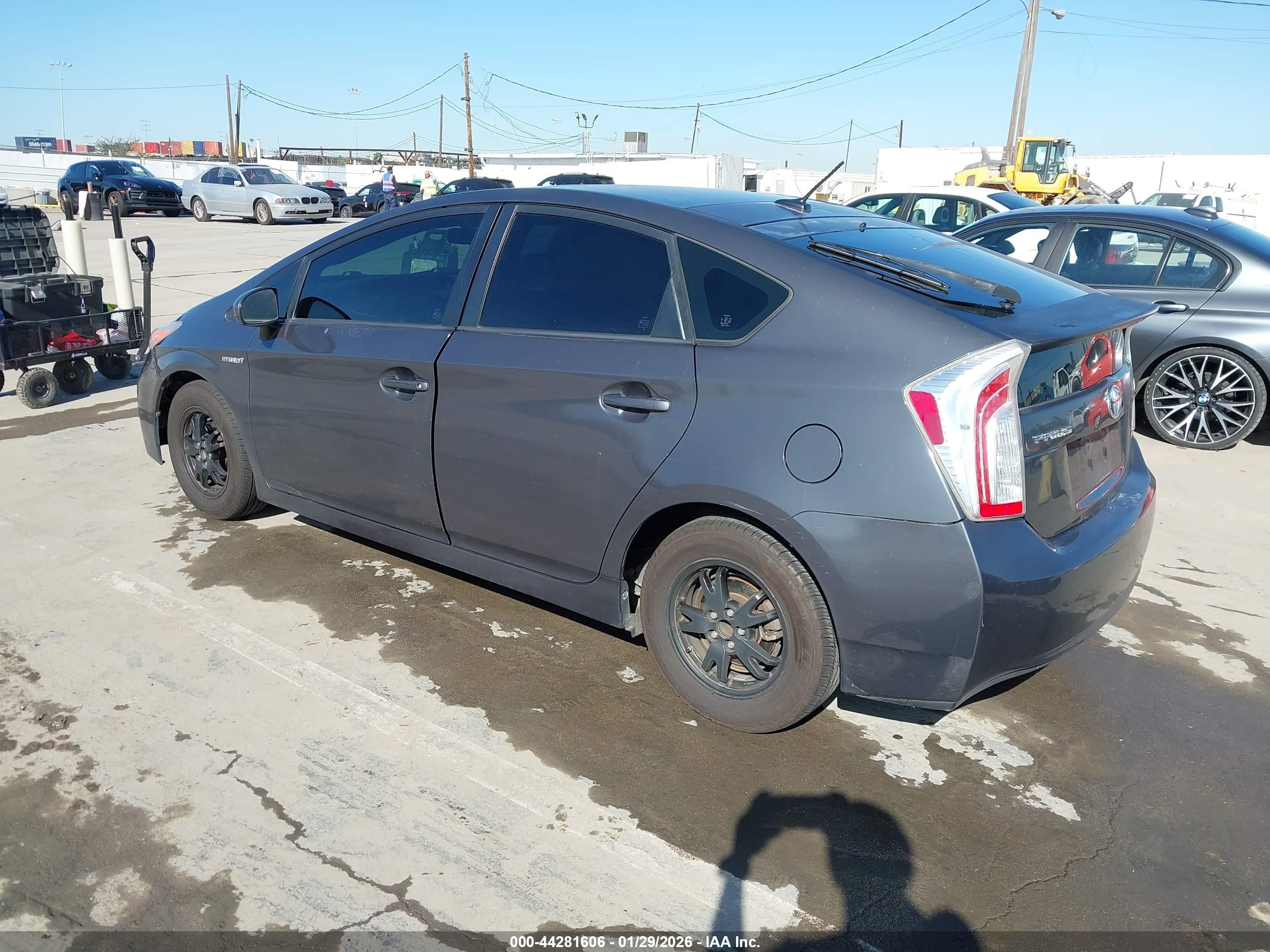 TOYOTA PRIUS image 3