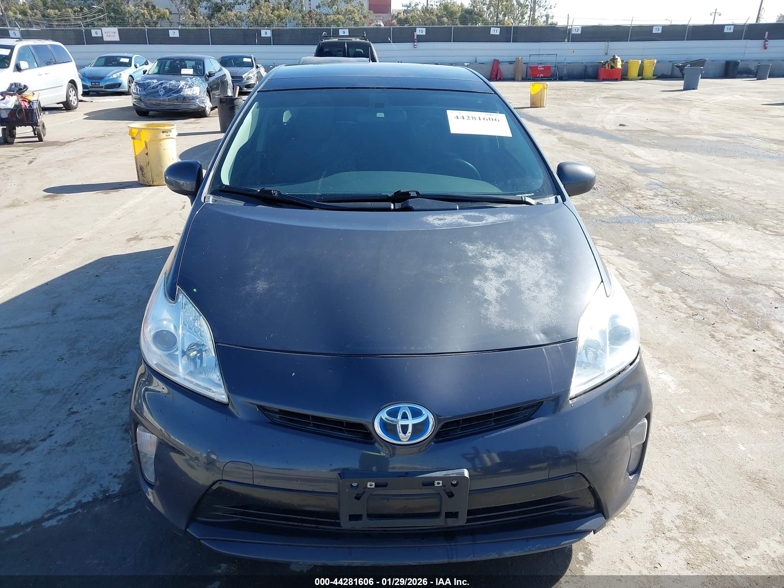 TOYOTA PRIUS image 6