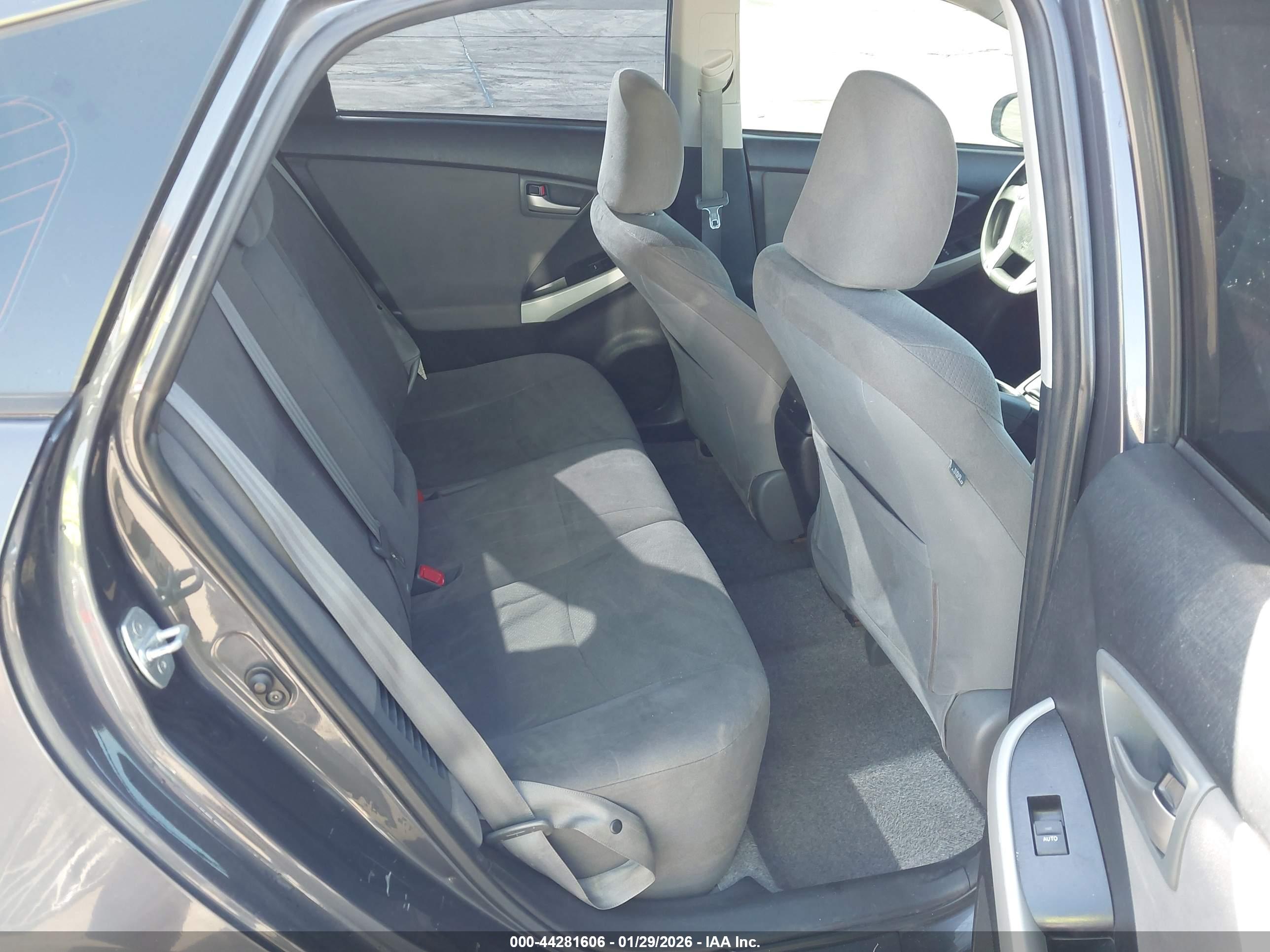 TOYOTA PRIUS image 8