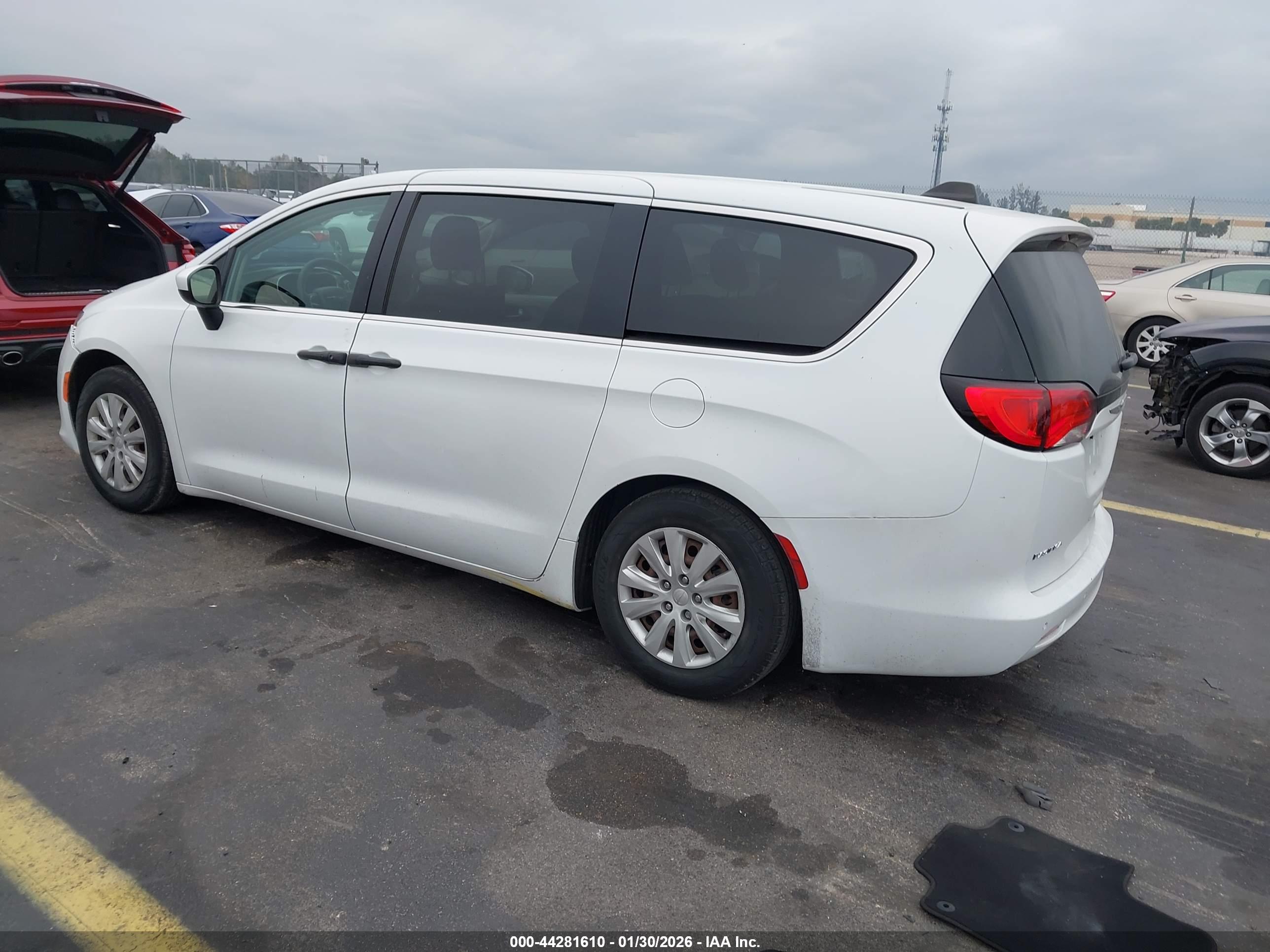 CHRYSLER PACIFICA image 3