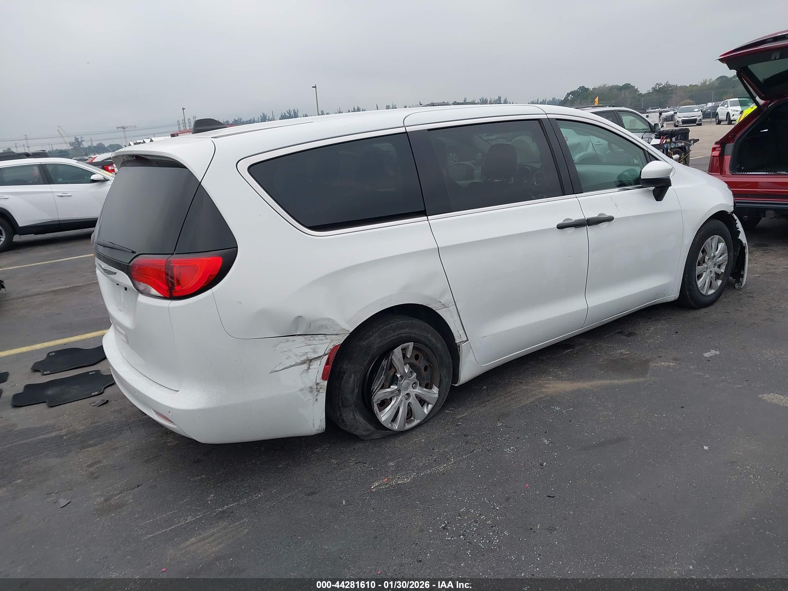 CHRYSLER PACIFICA image 4