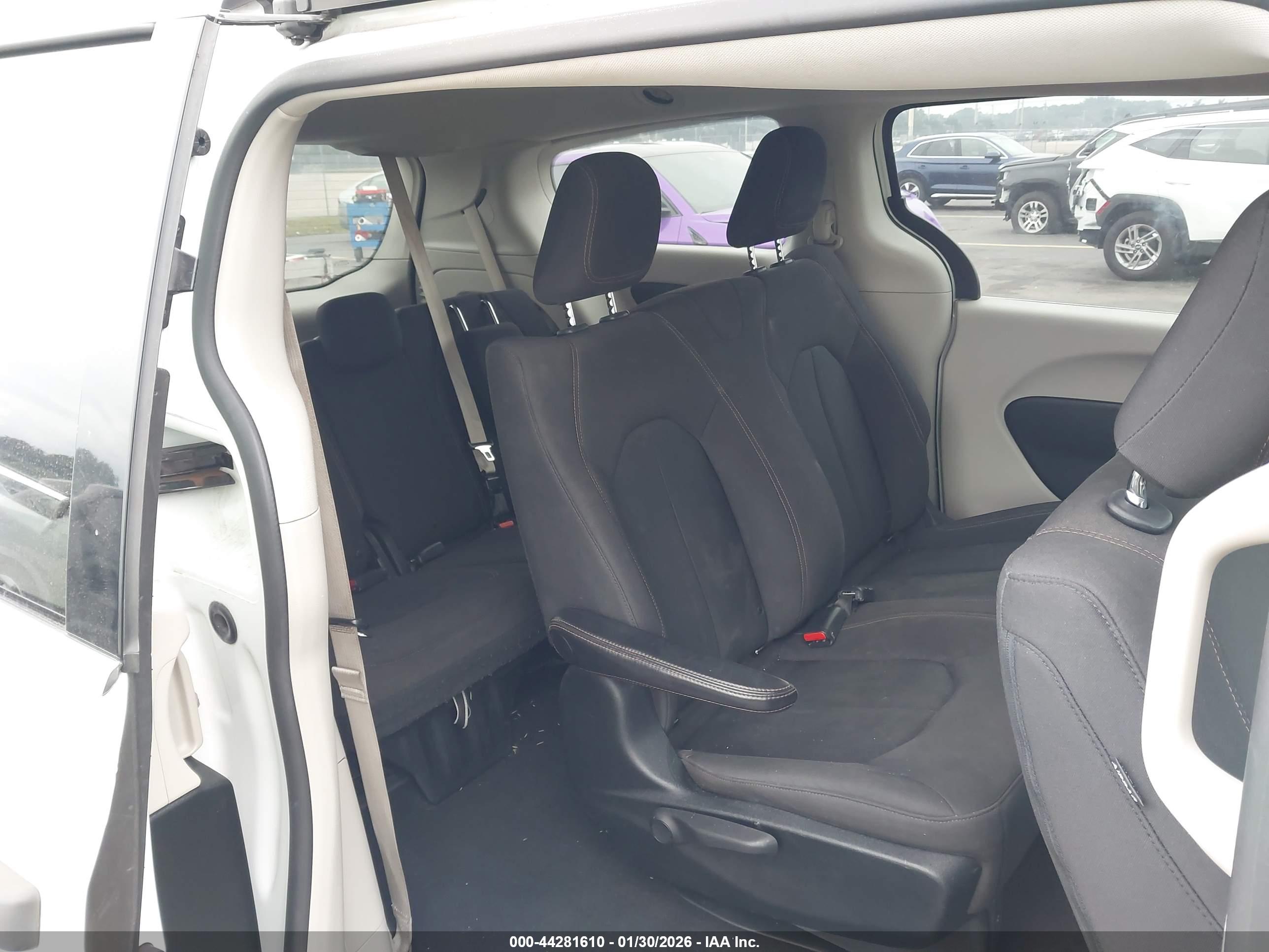 CHRYSLER PACIFICA image 8