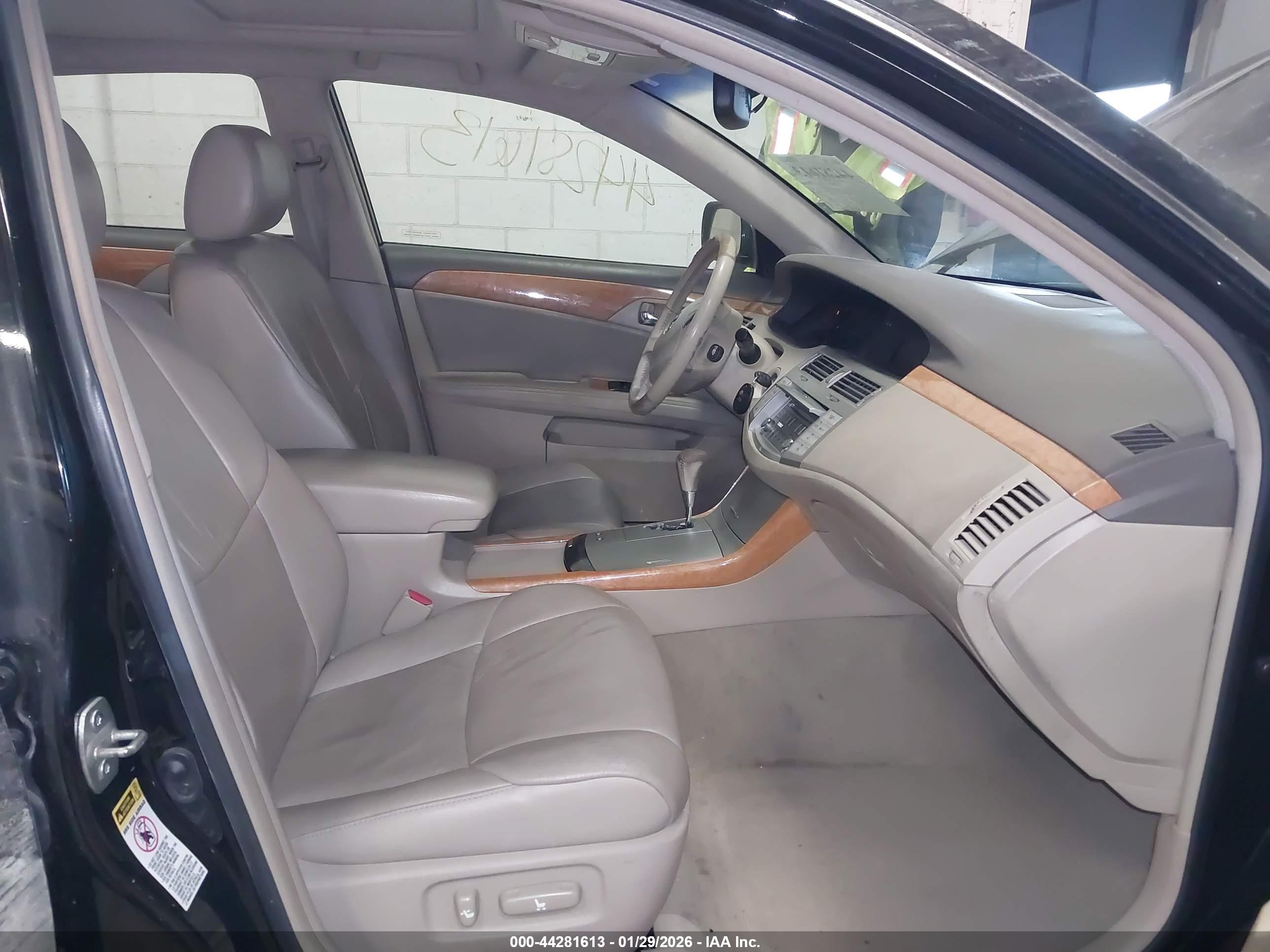 TOYOTA AVALON image 5