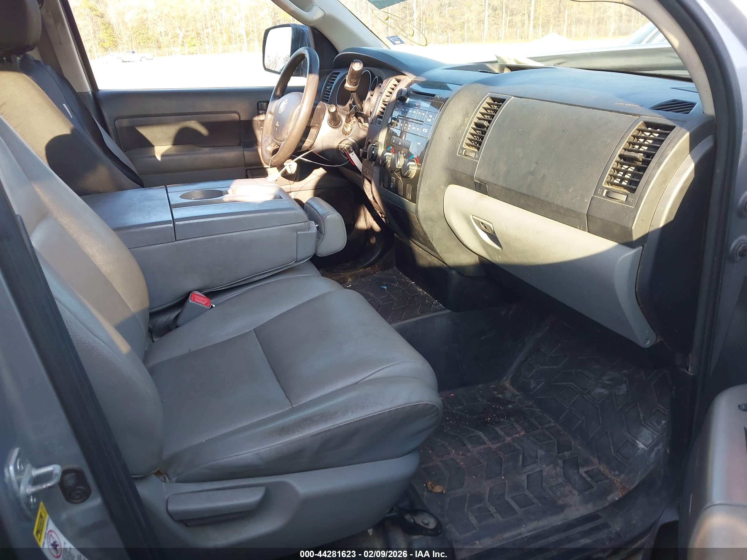TOYOTA TUNDRA image 5
