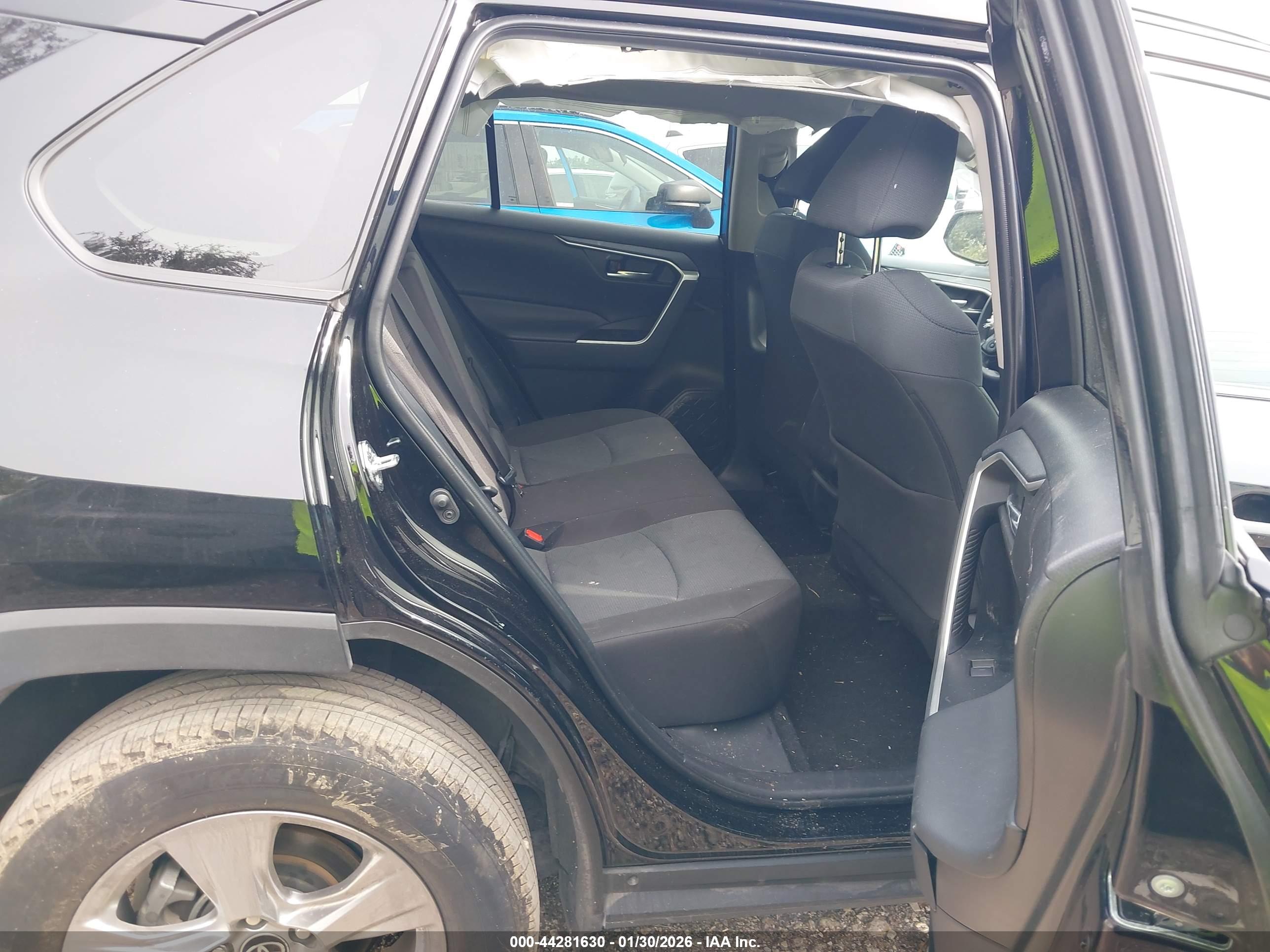 TOYOTA RAV4 image 8