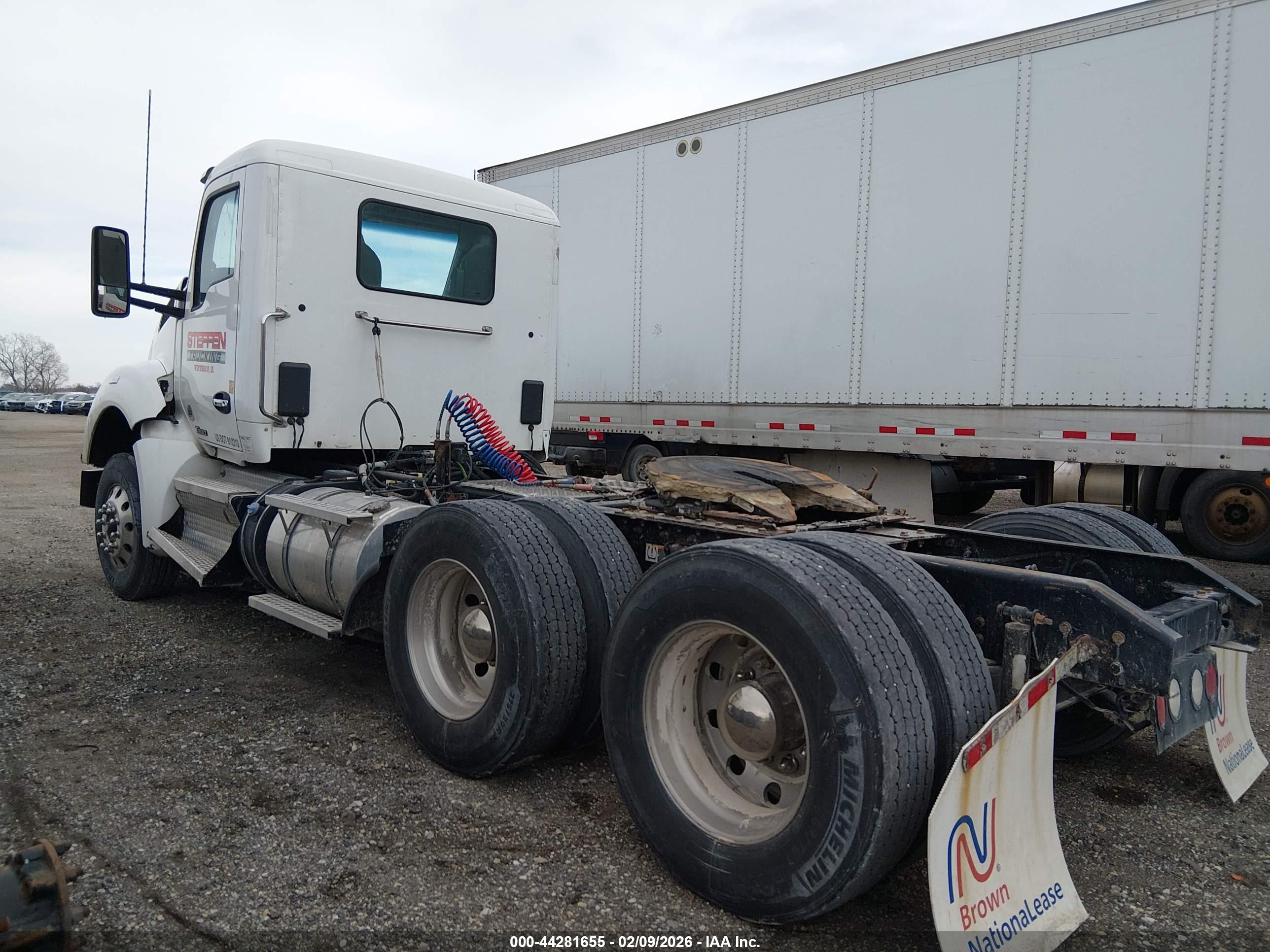 KENWORTH CONSTRUCTION image 3