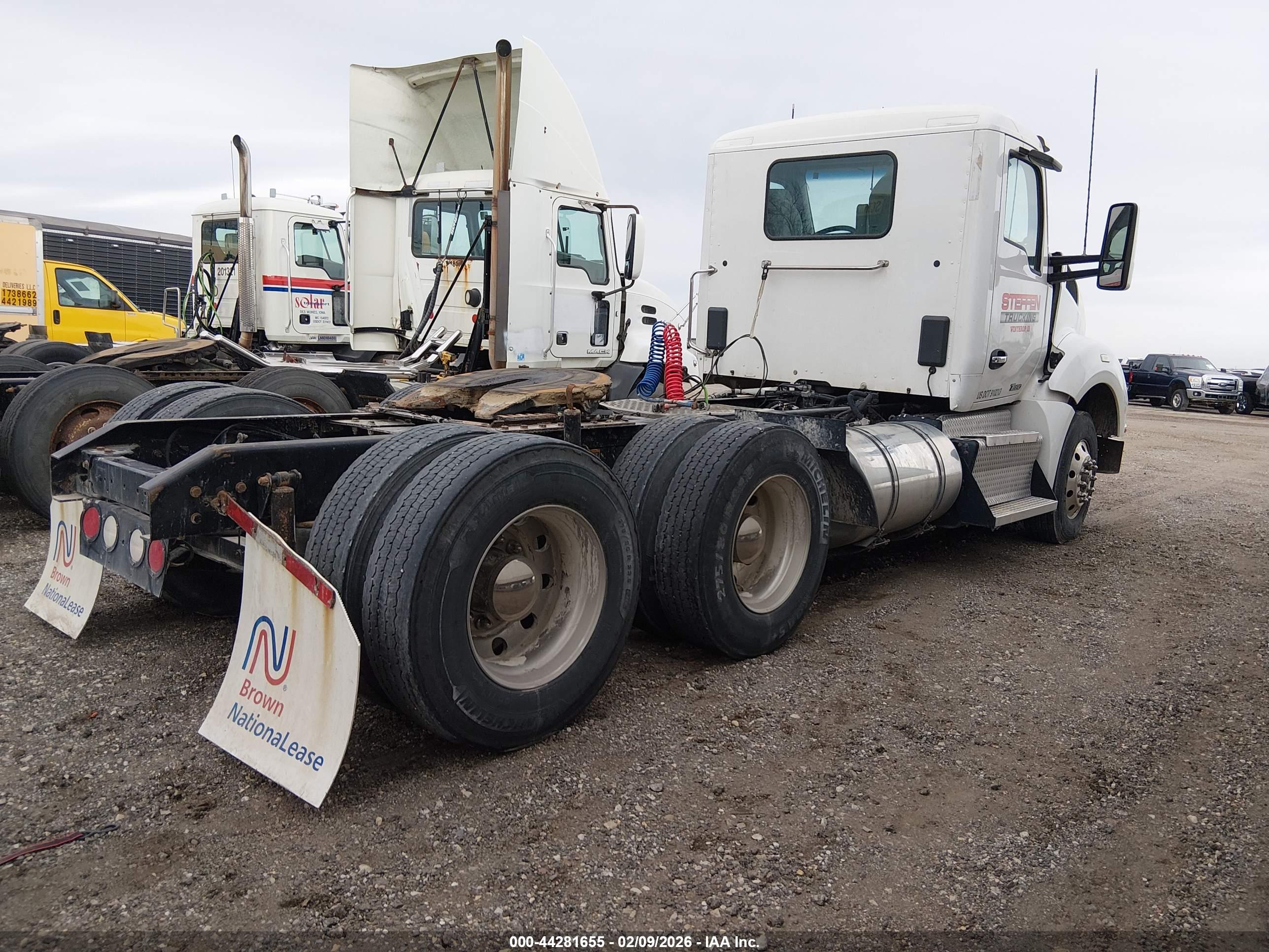 KENWORTH CONSTRUCTION image 4