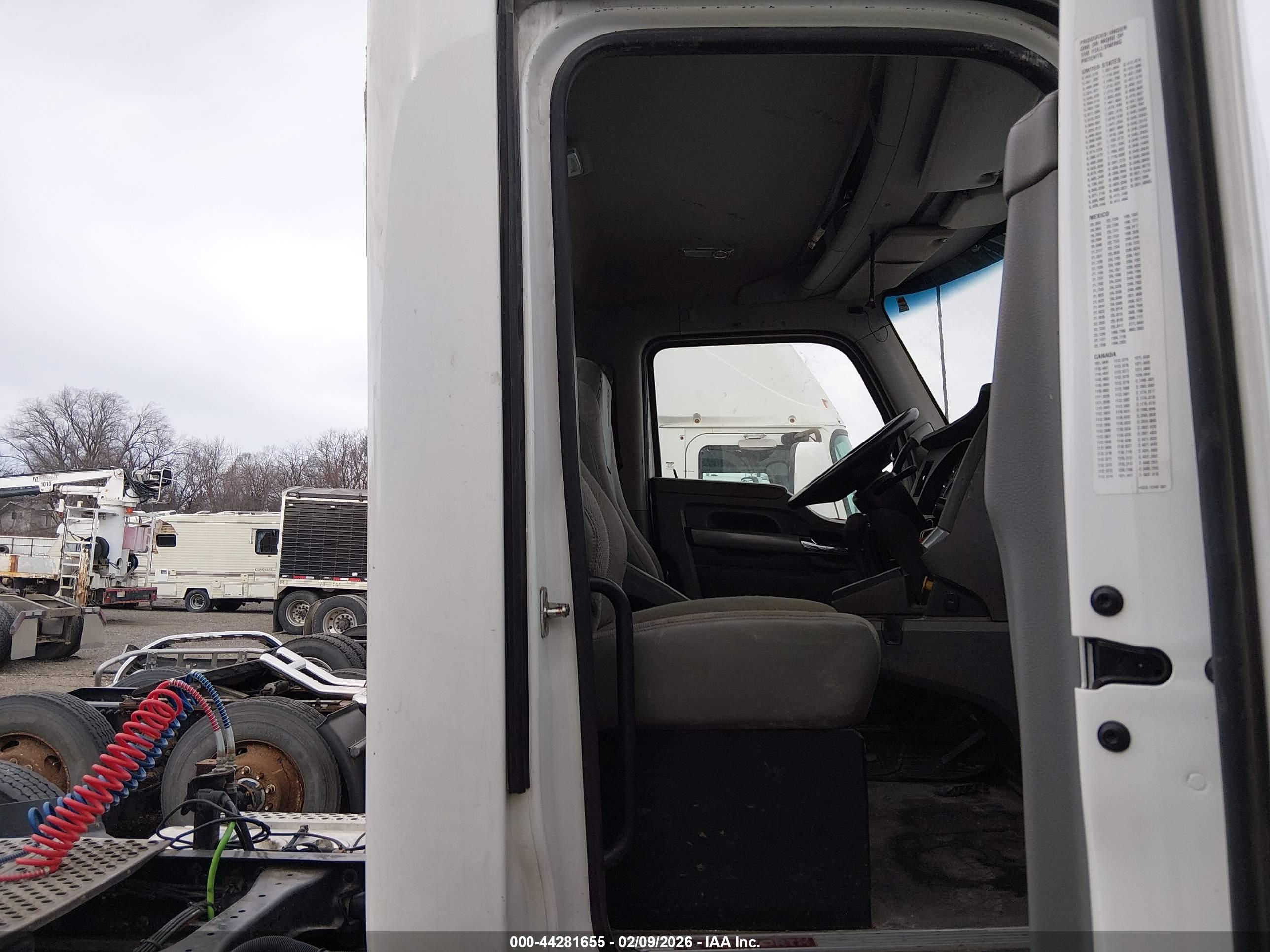 KENWORTH CONSTRUCTION image 5