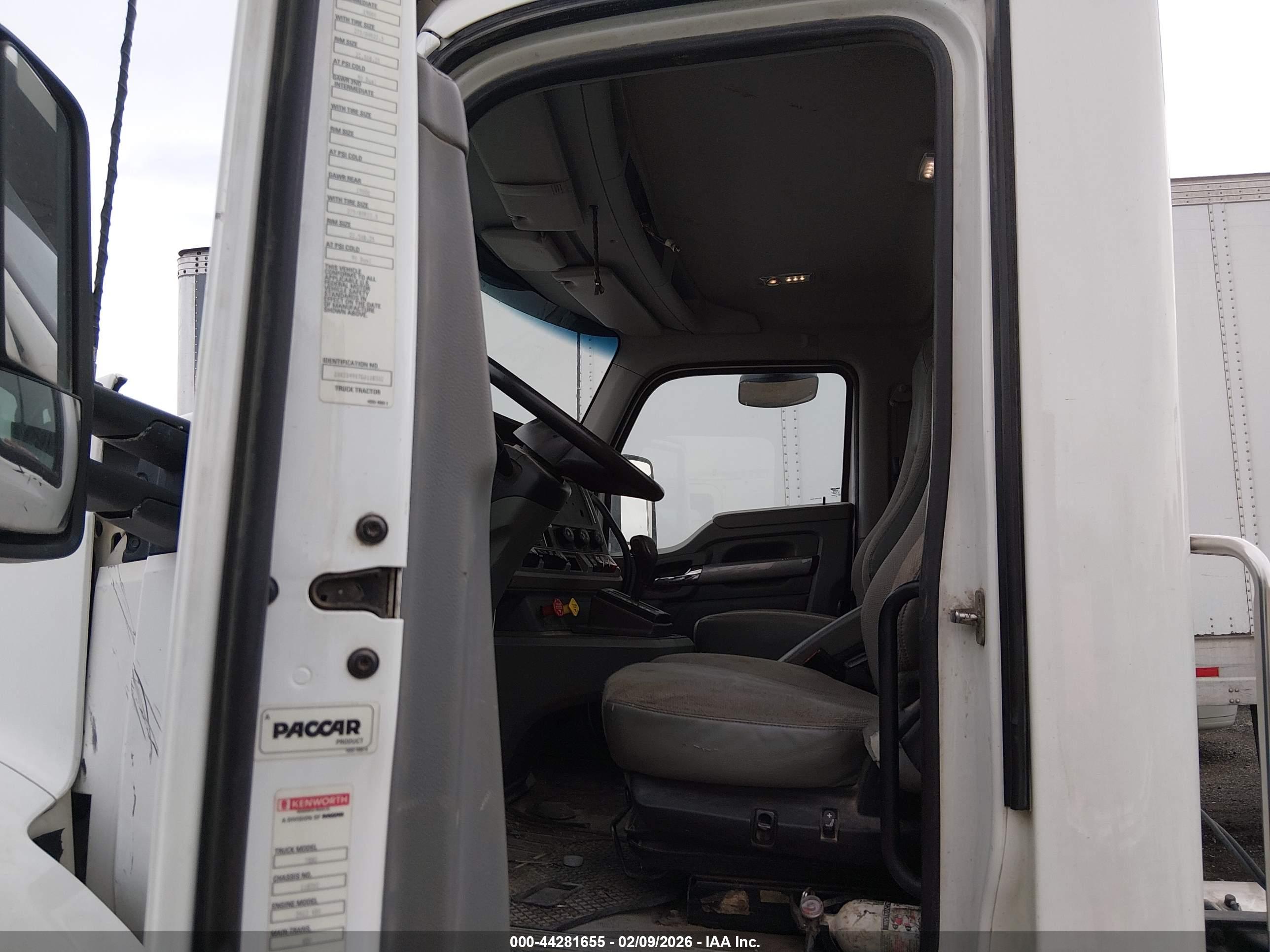 KENWORTH CONSTRUCTION image 7