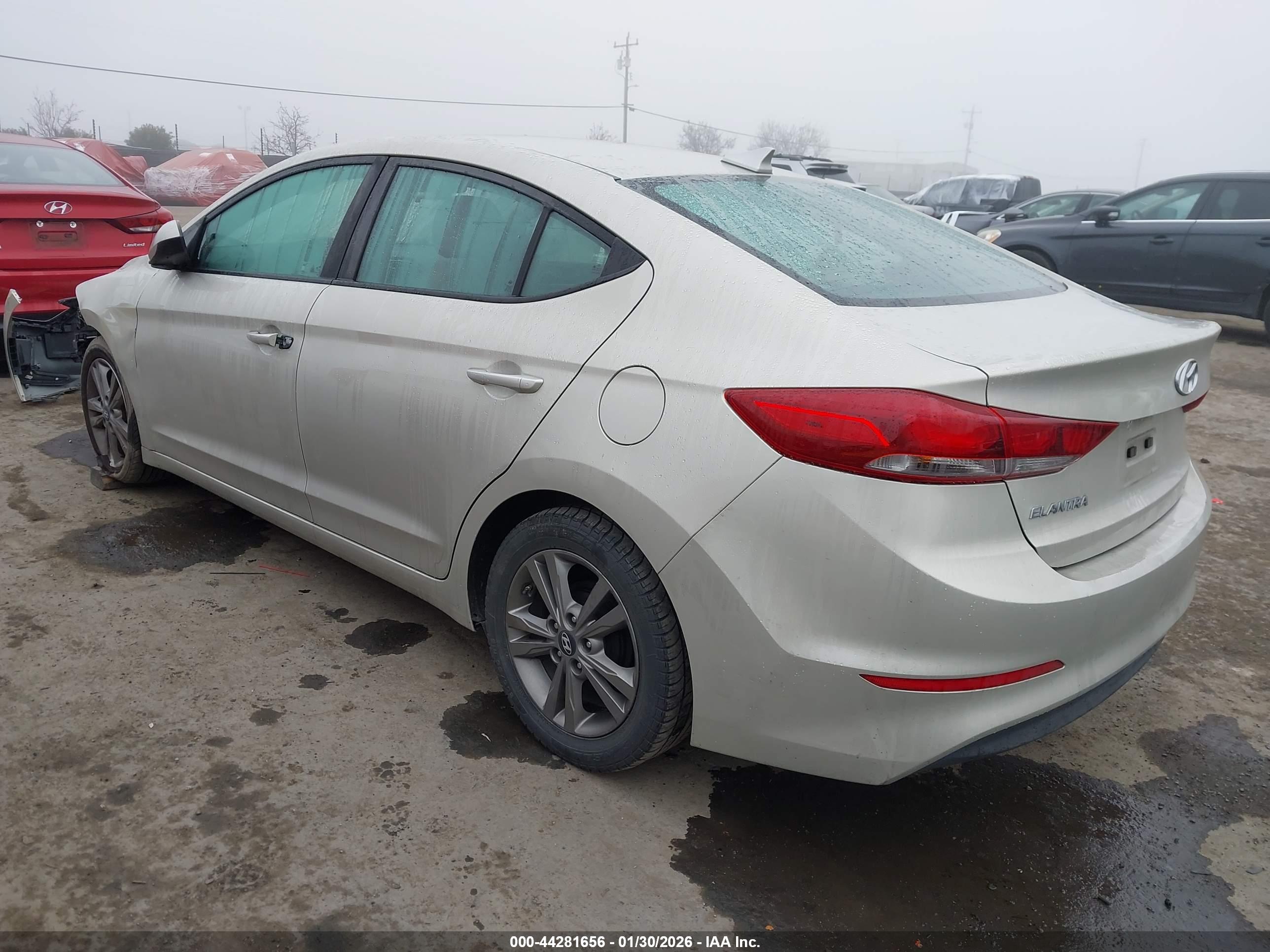 HYUNDAI ELANTRA image 3