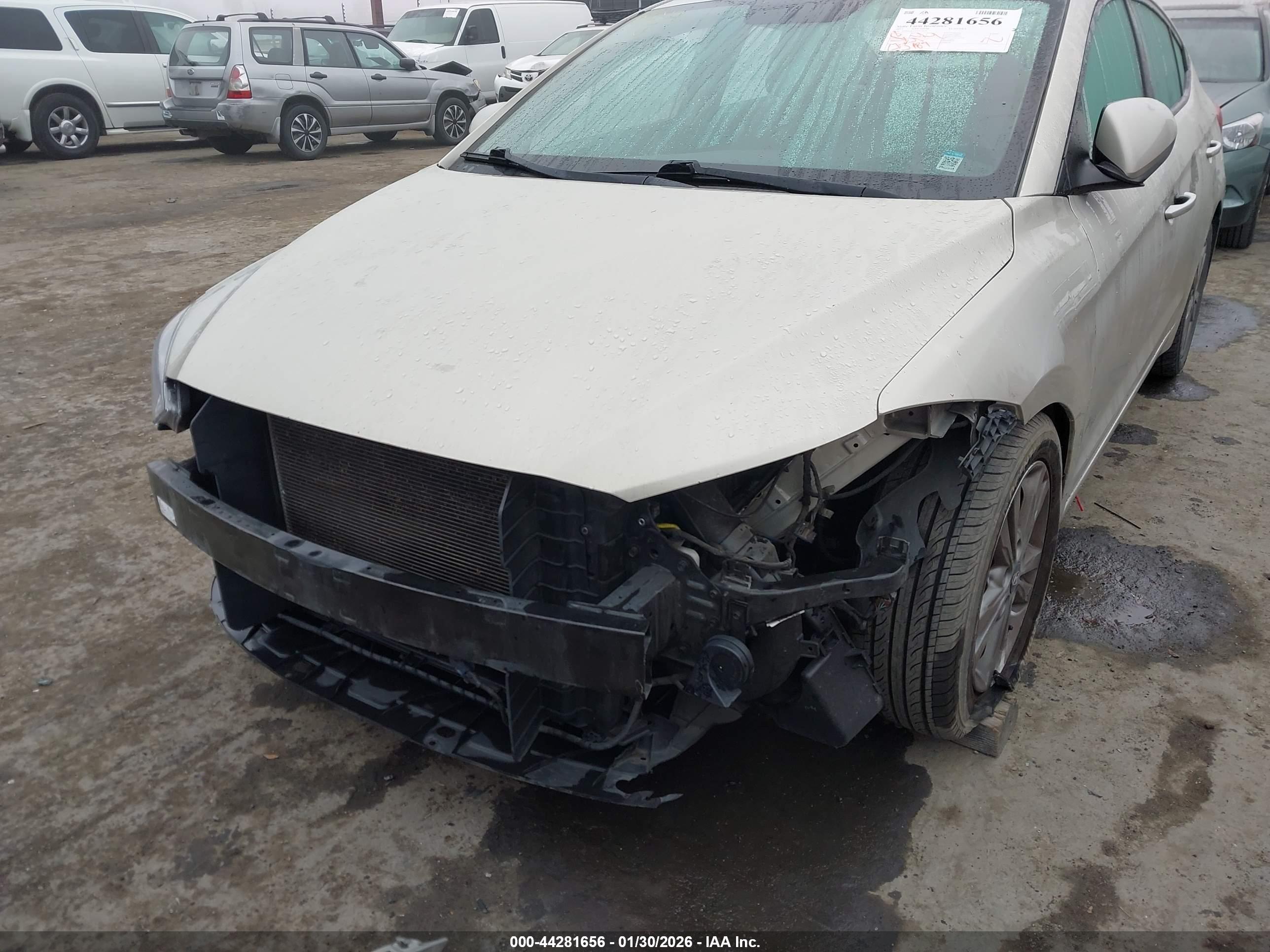 HYUNDAI ELANTRA image 6