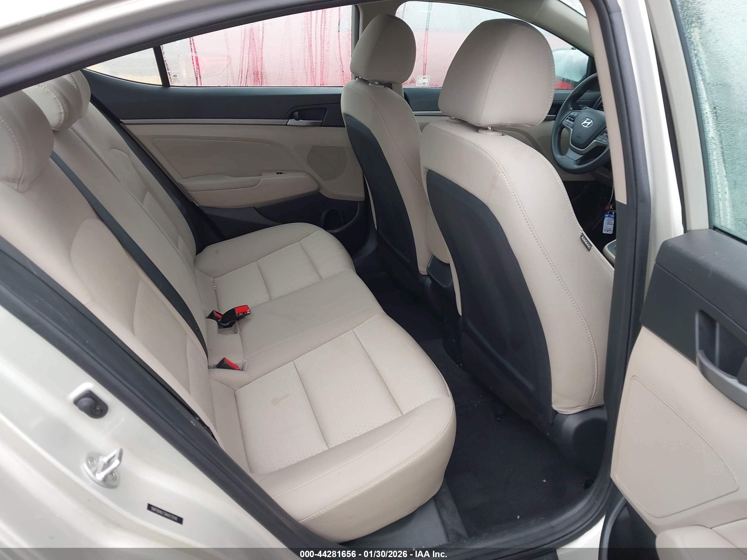 HYUNDAI ELANTRA image 8