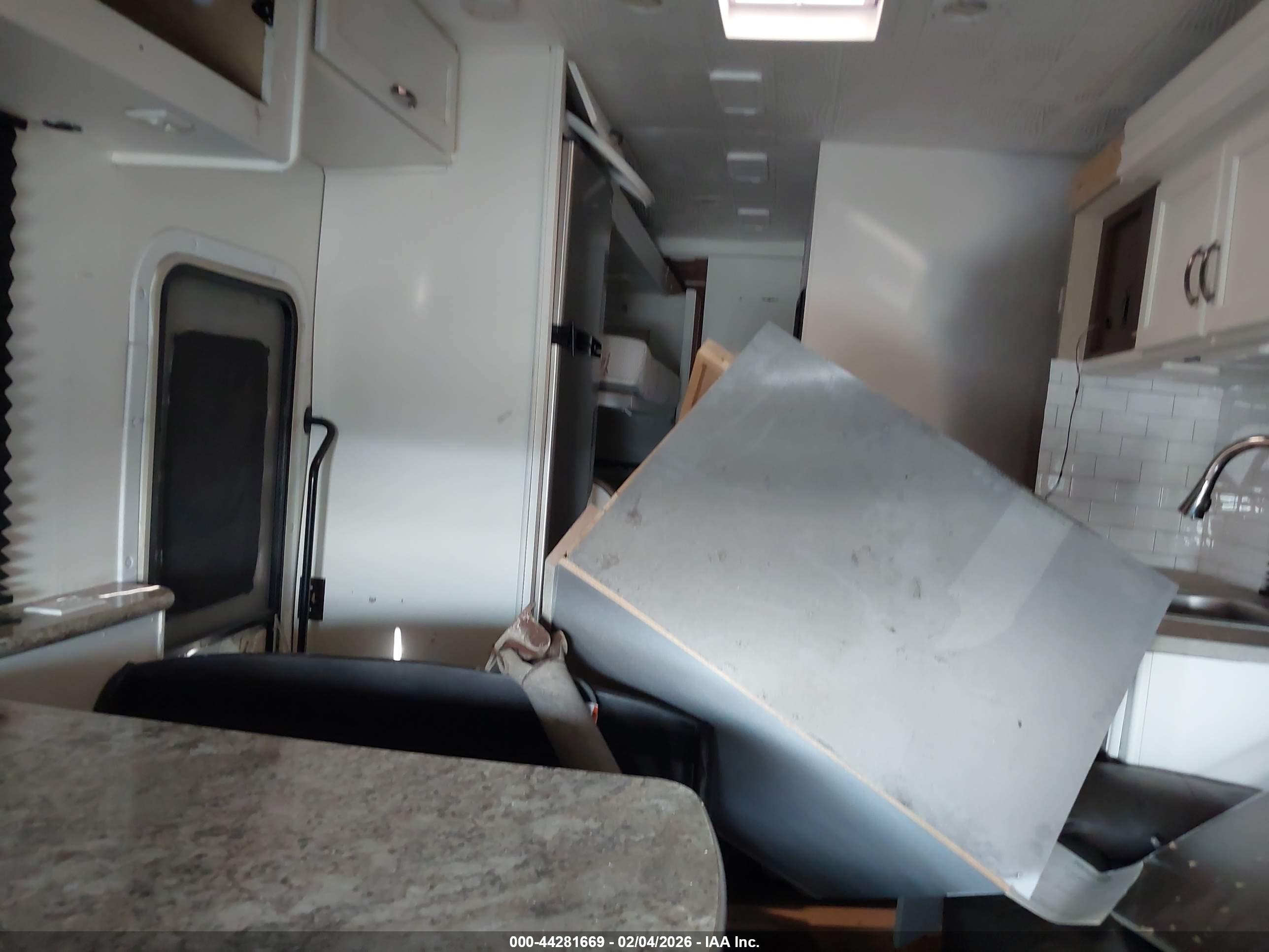FORD E-450 image 8