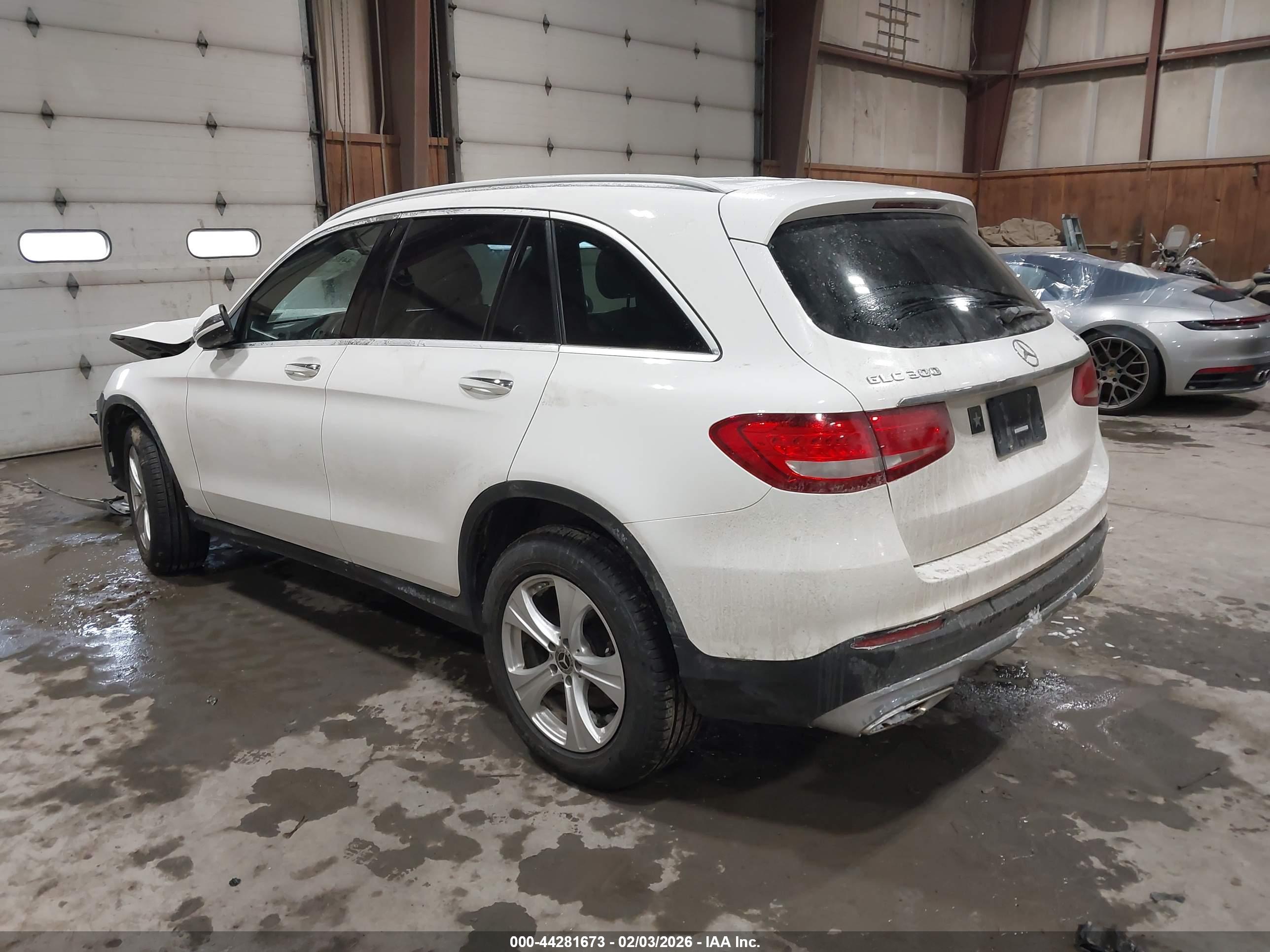MERCEDES-BENZ GLC image 3