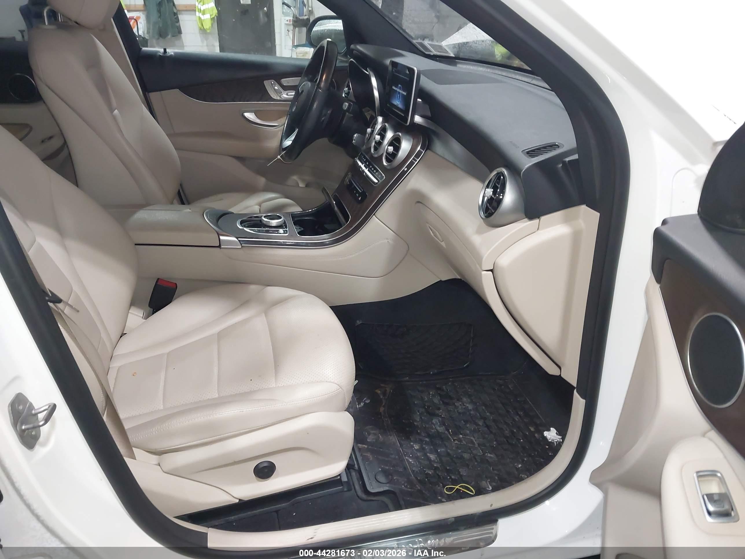 MERCEDES-BENZ GLC image 5
