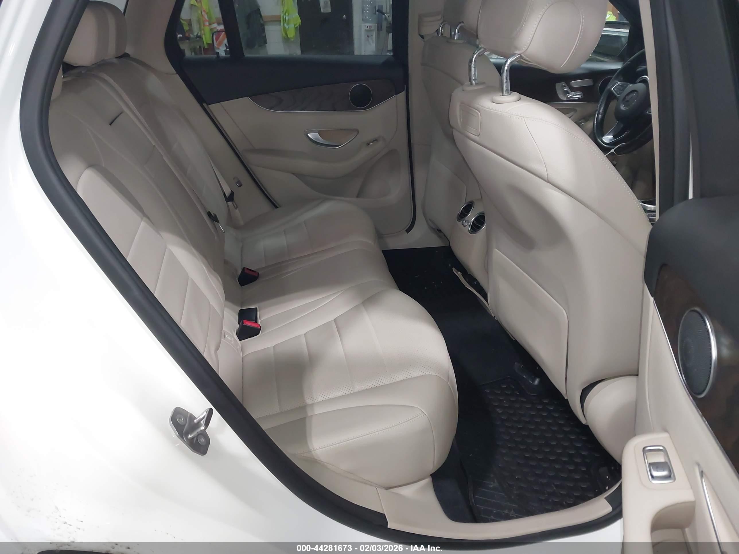 MERCEDES-BENZ GLC image 8