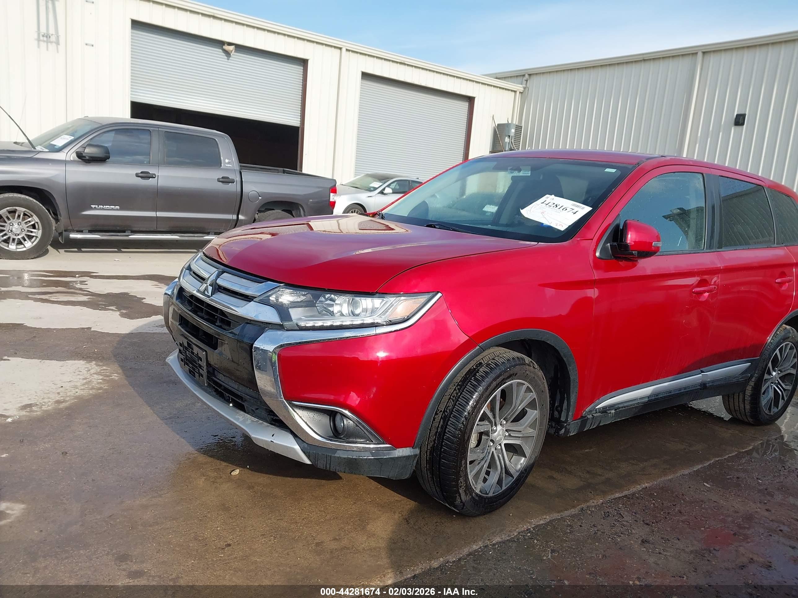 MITSUBISHI OUTLANDER image 2