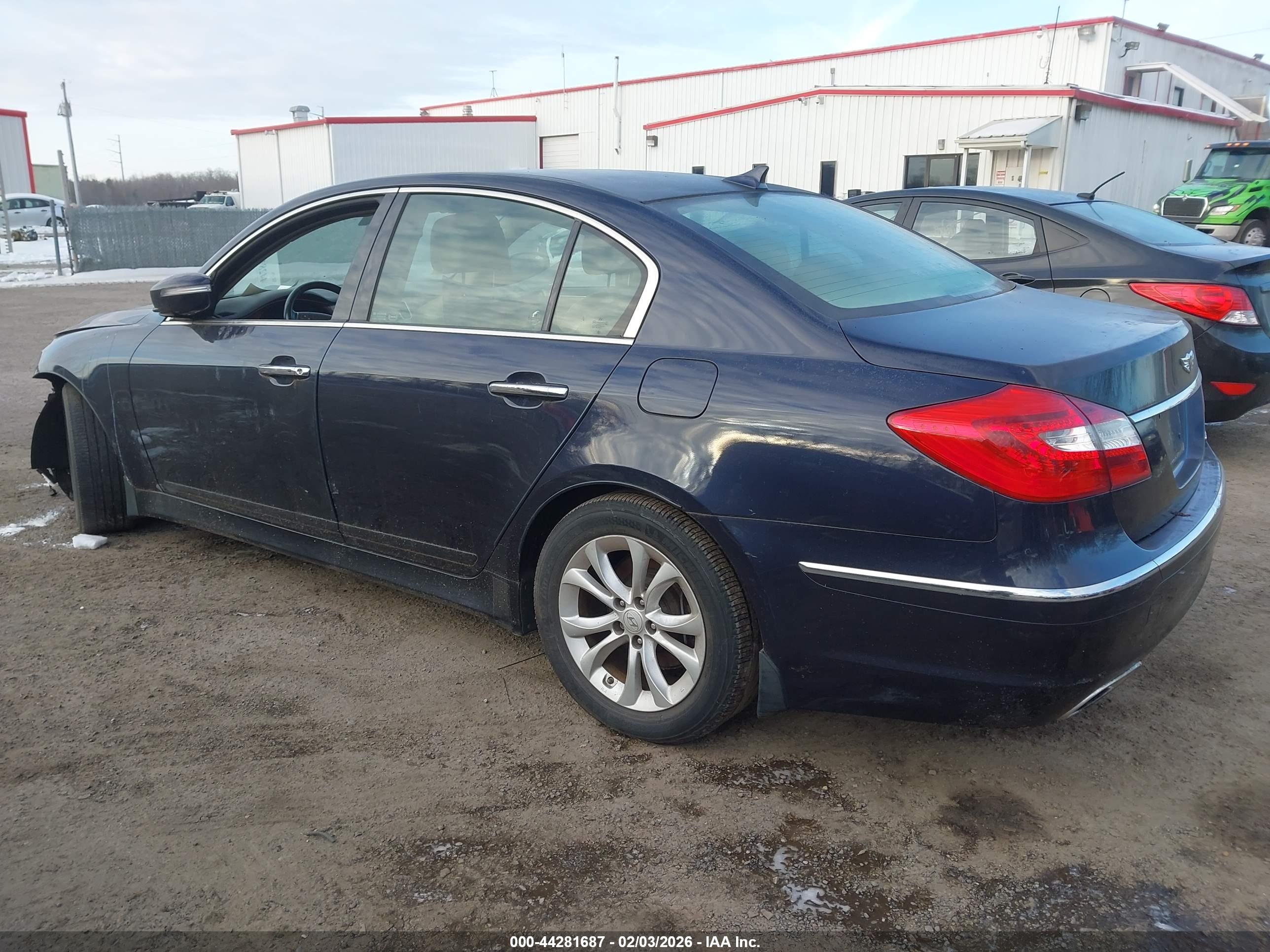 HYUNDAI GENESIS image 3