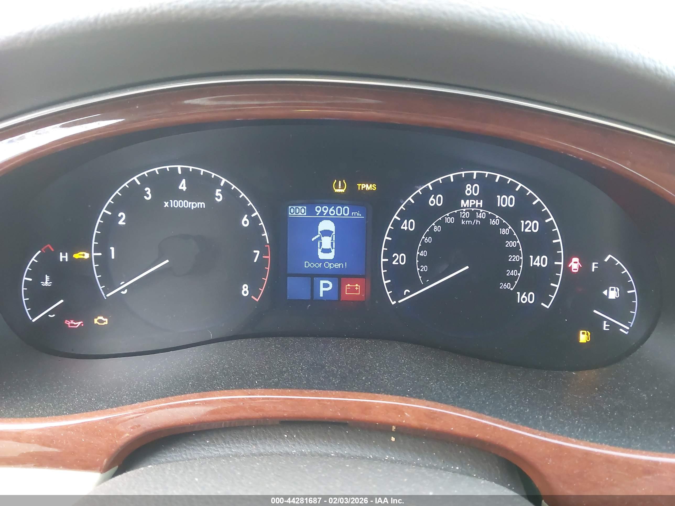 HYUNDAI GENESIS image 7