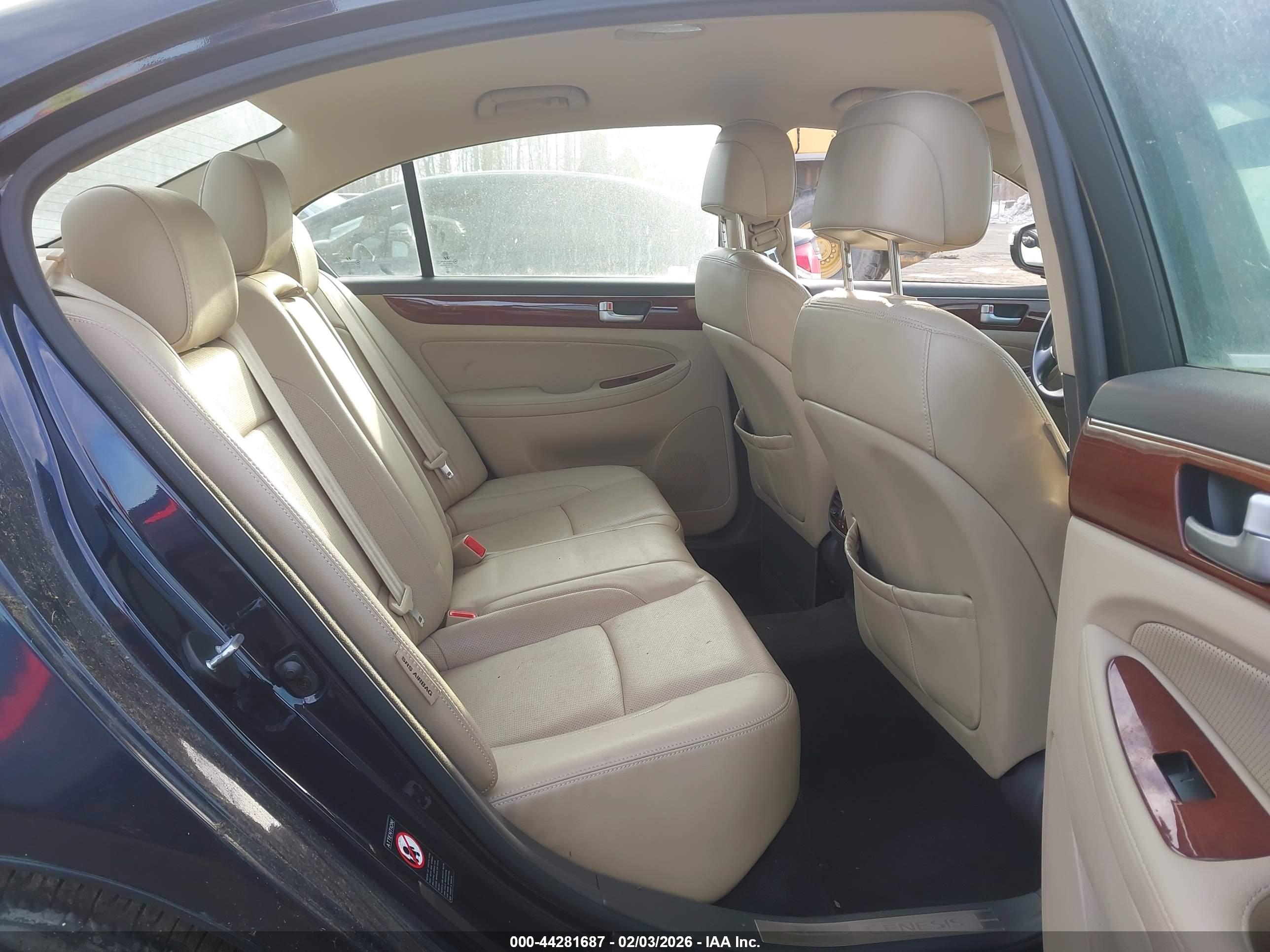 HYUNDAI GENESIS image 8