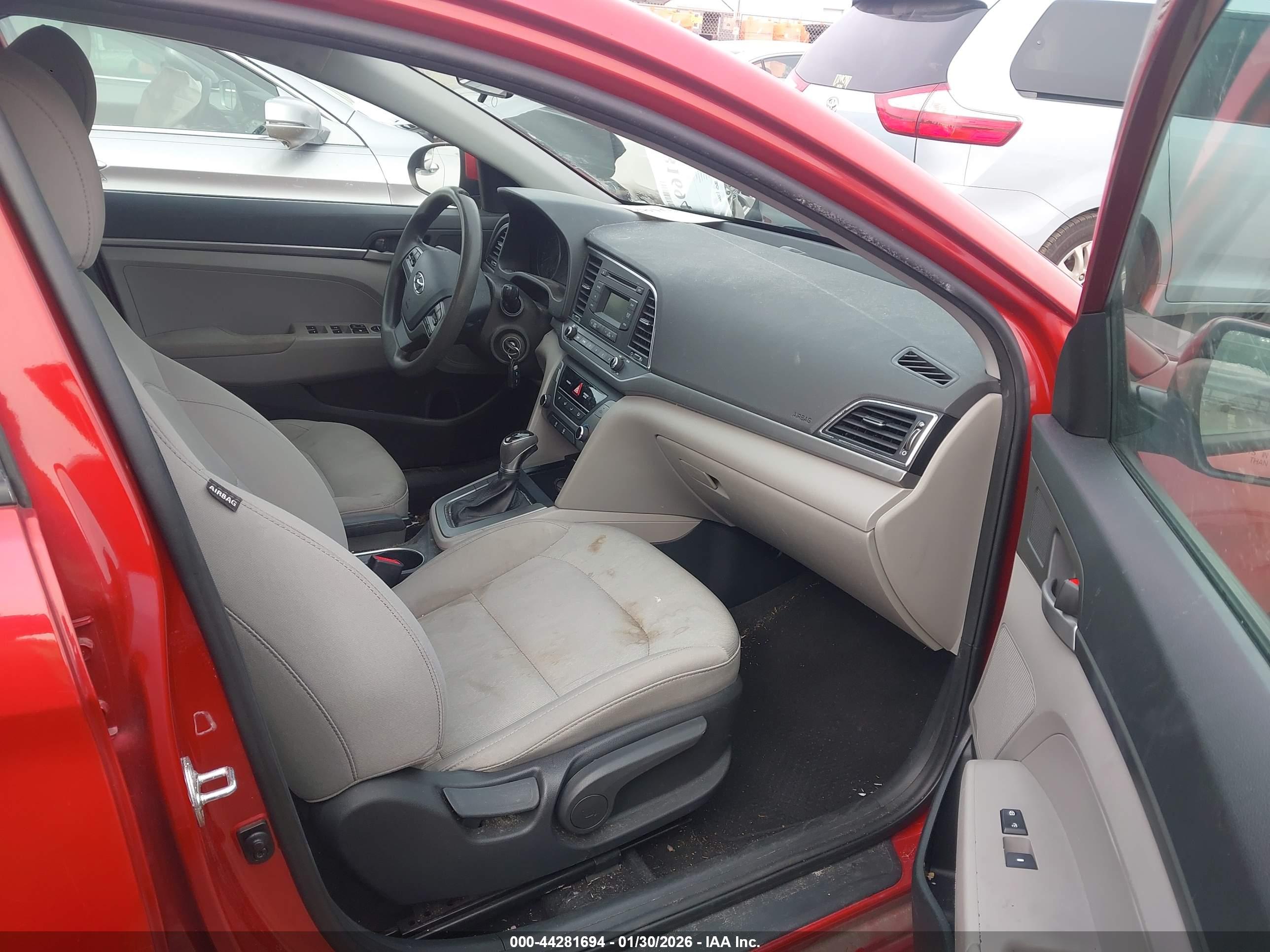 HYUNDAI ELANTRA image 5
