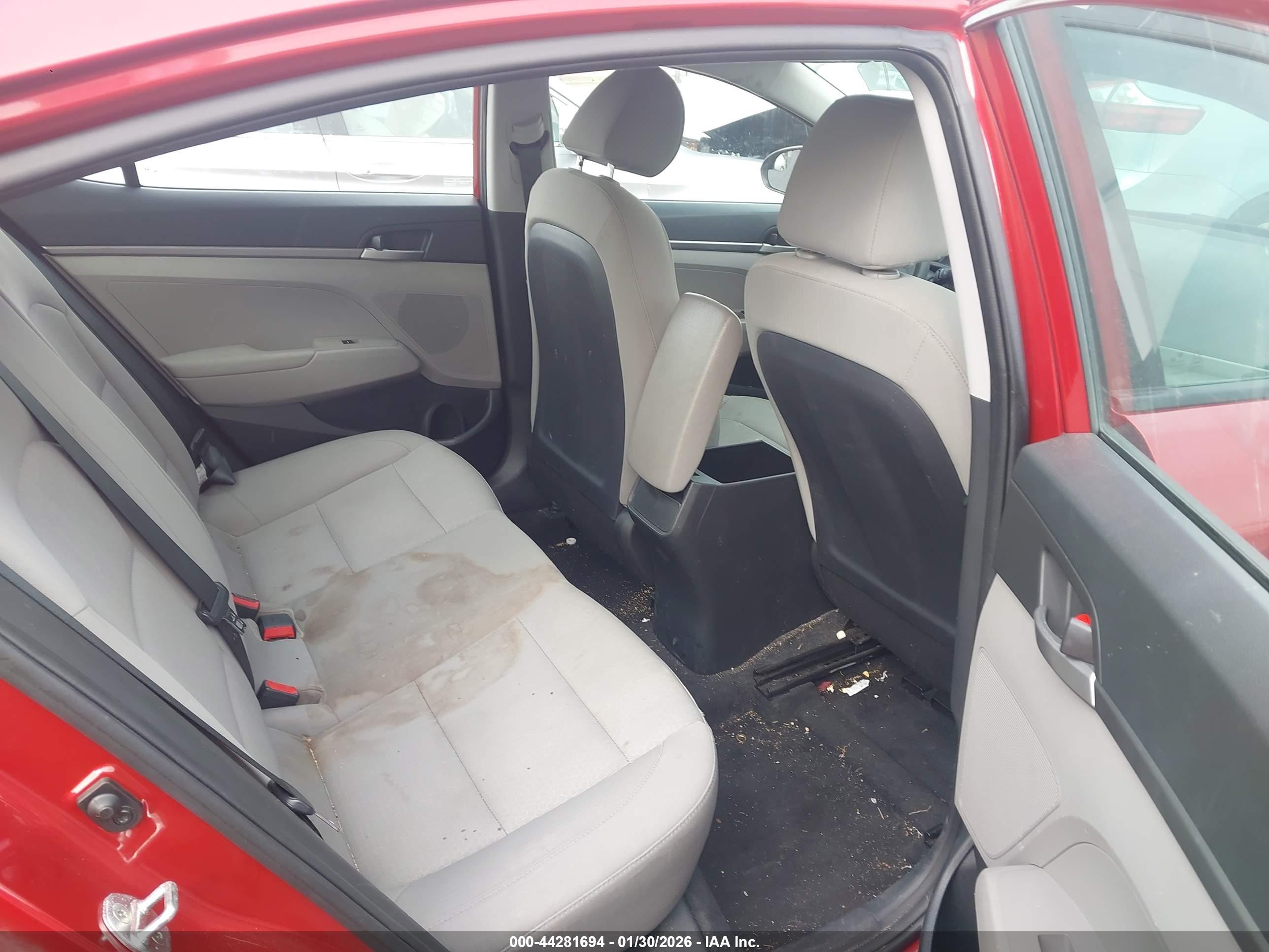 HYUNDAI ELANTRA image 8