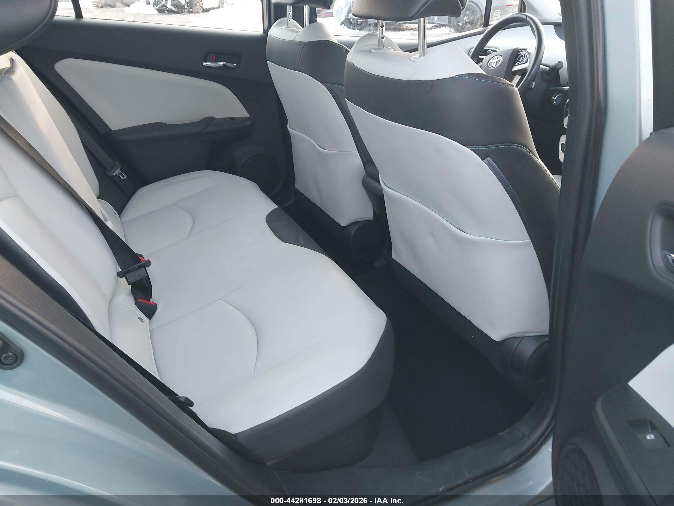 TOYOTA PRIUS image 8