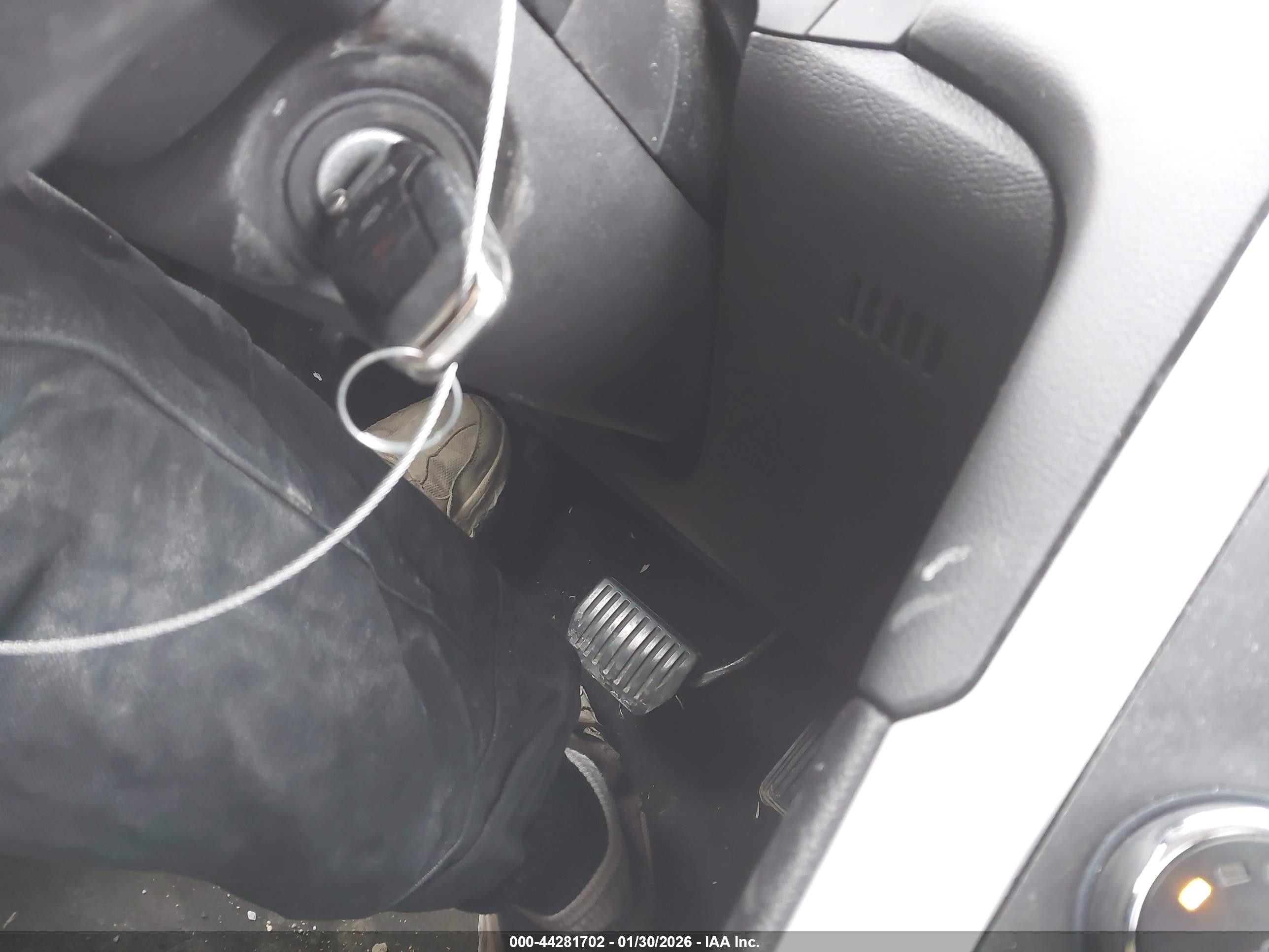 FORD FUSION image 11