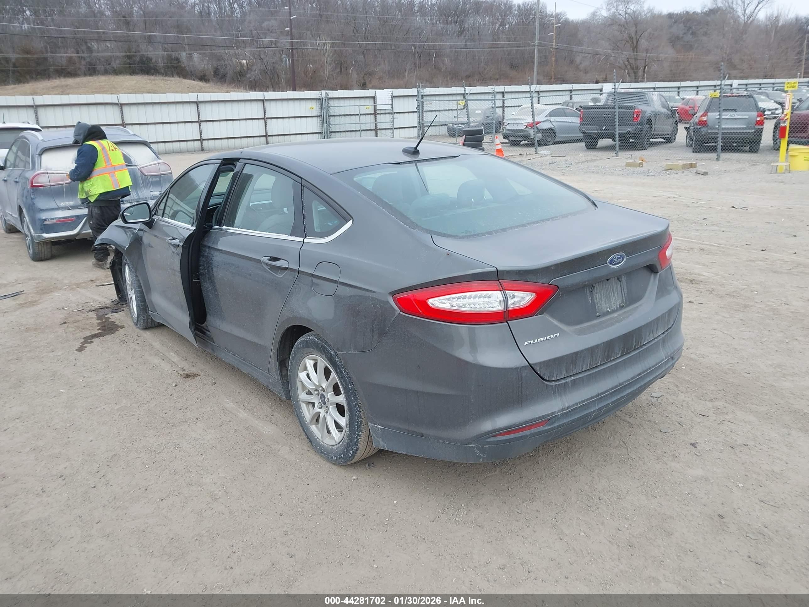 FORD FUSION image 3