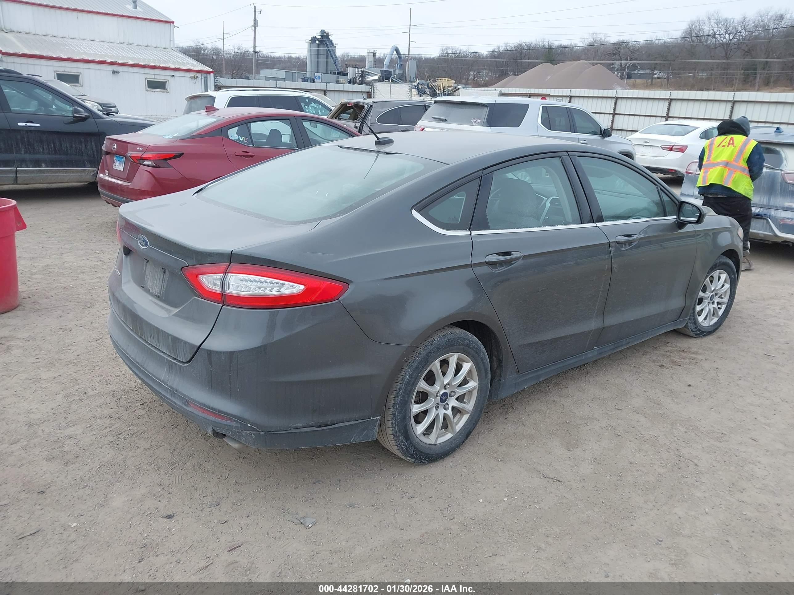 FORD FUSION image 4