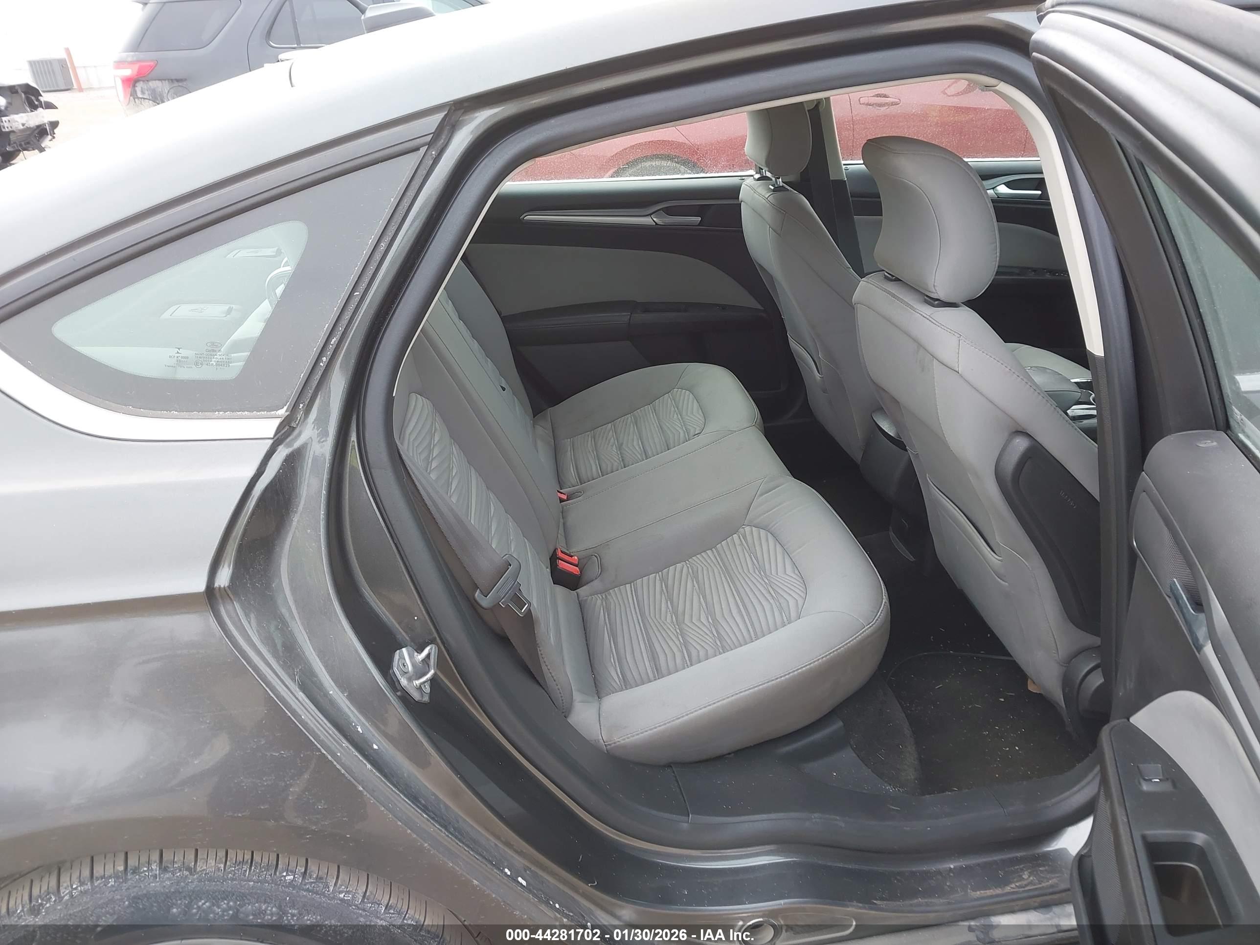 FORD FUSION image 8
