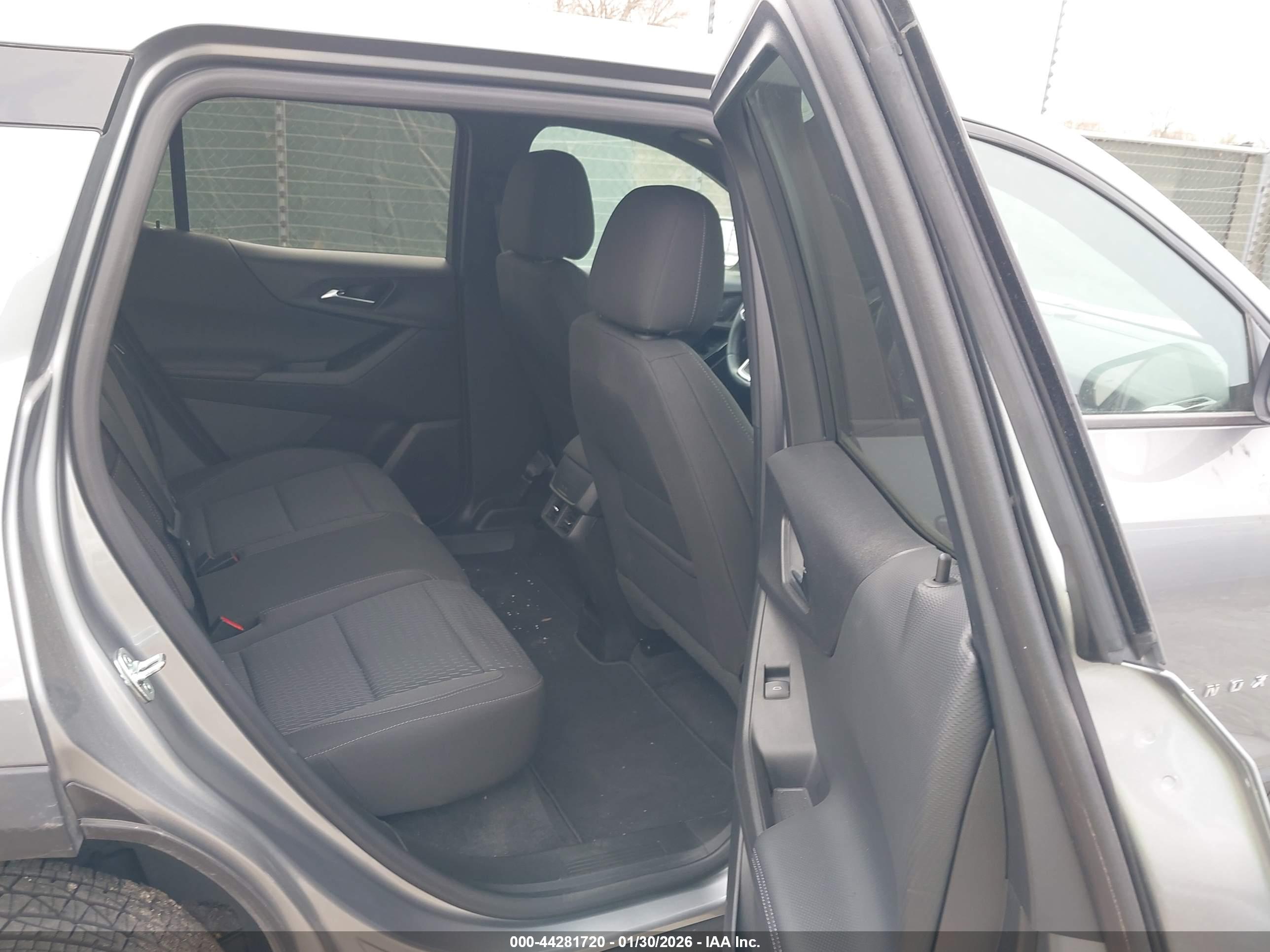 CHEVROLET EQUINOX image 8