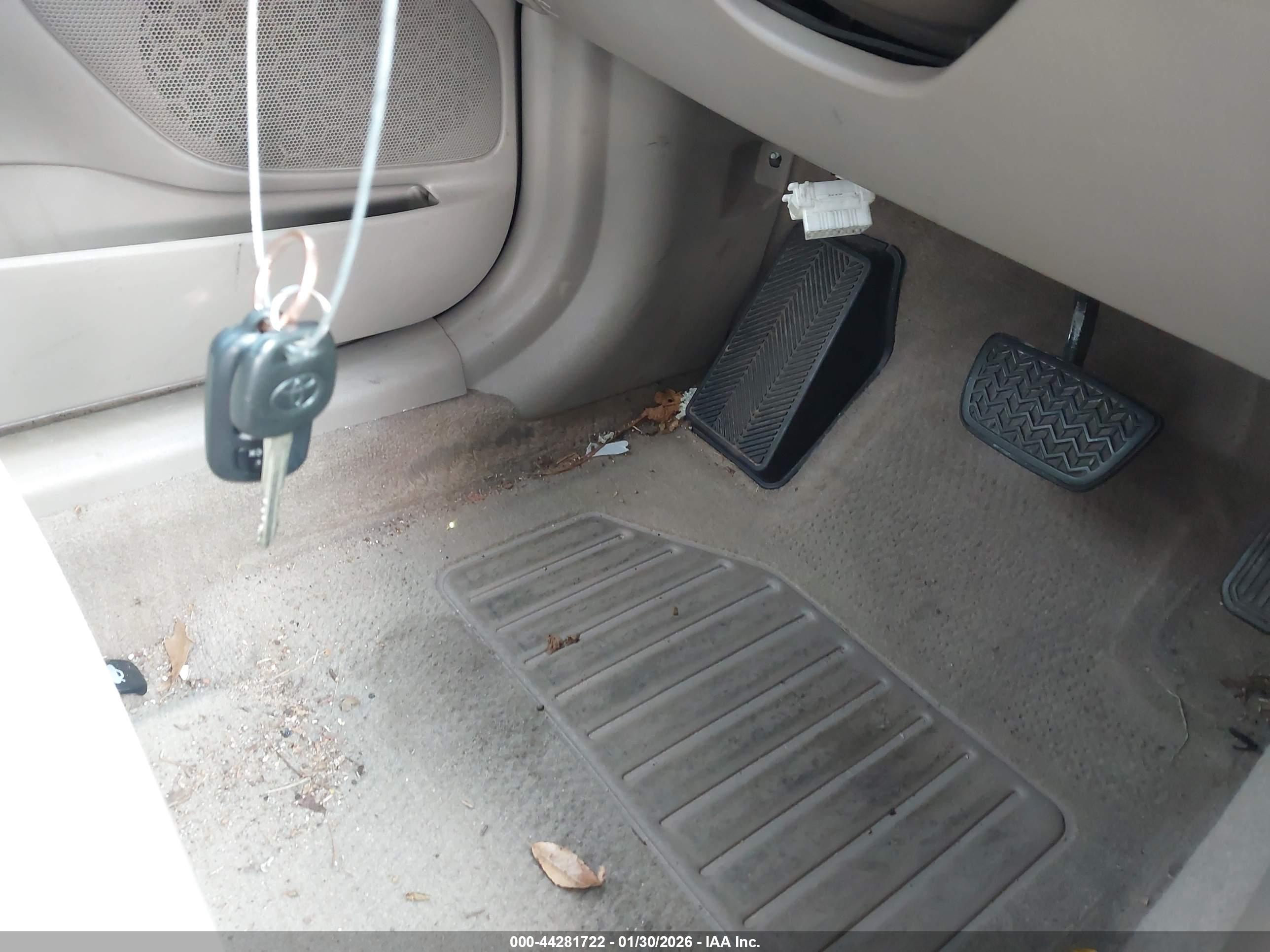 TOYOTA CAMRY image 11