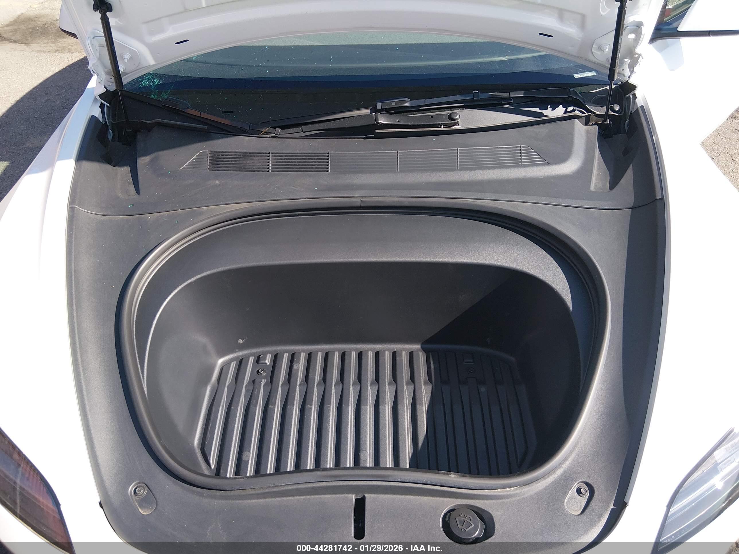 TESLA MODEL image 10