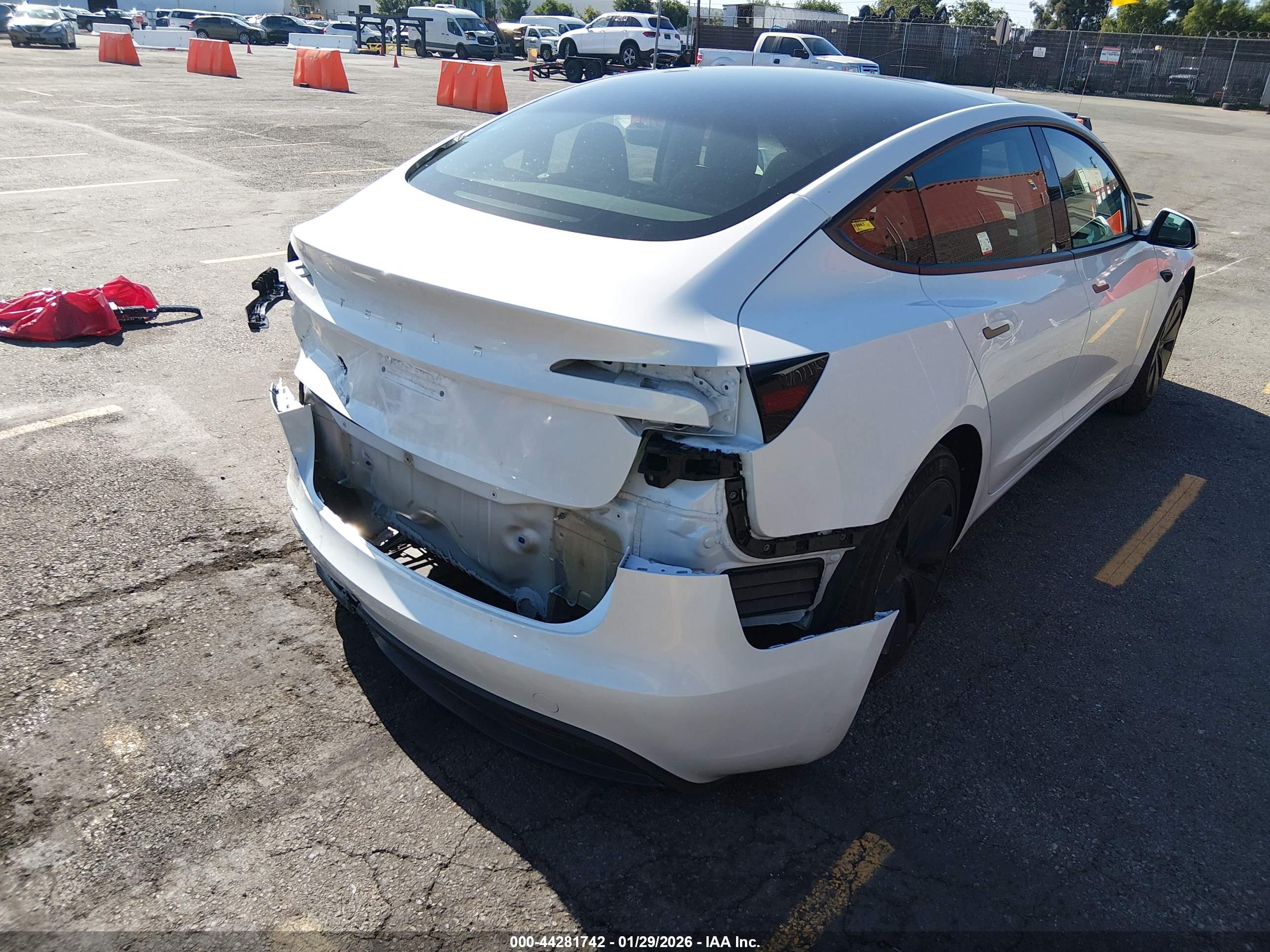 TESLA MODEL image 4