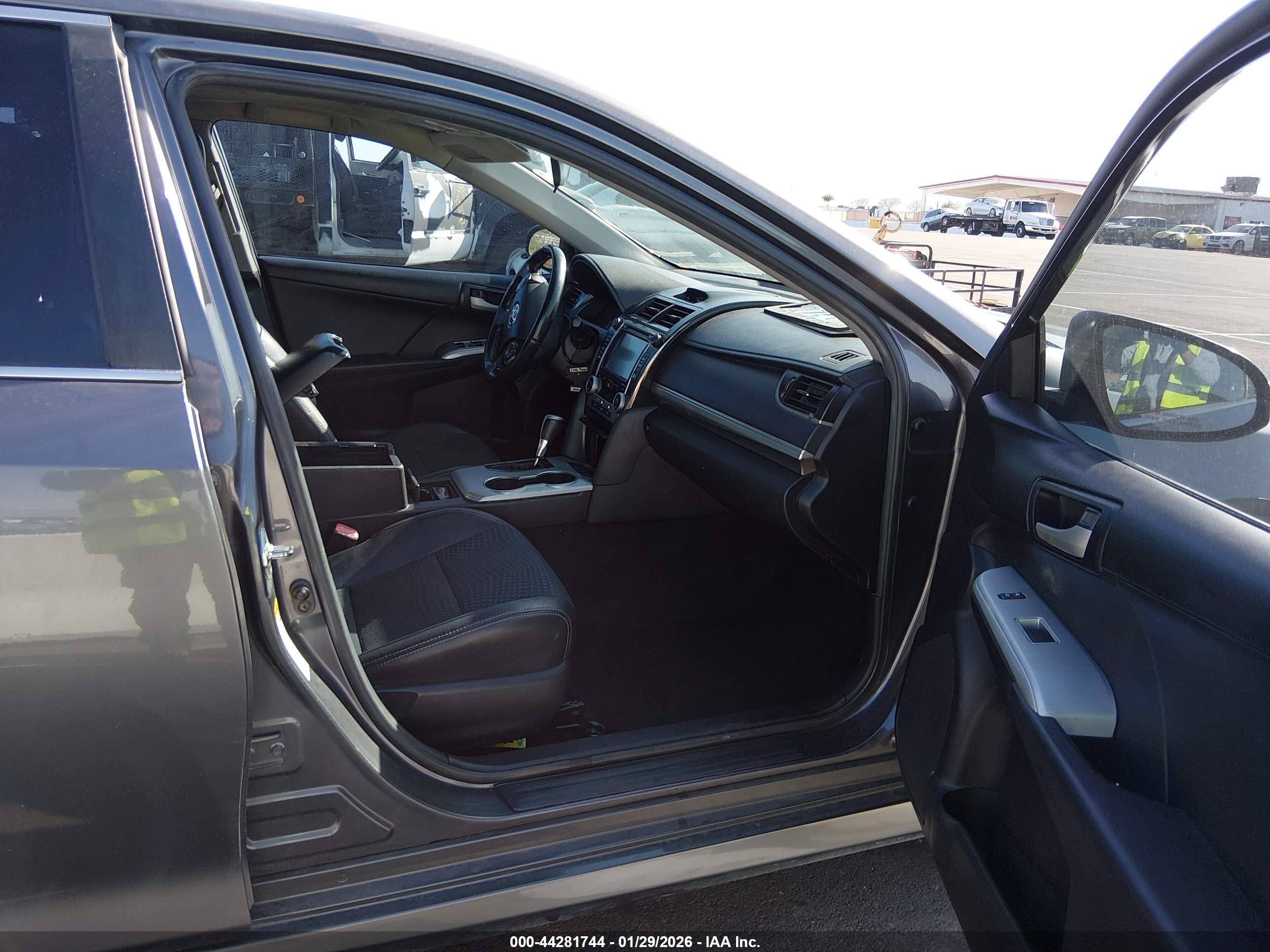 TOYOTA CAMRY image 5
