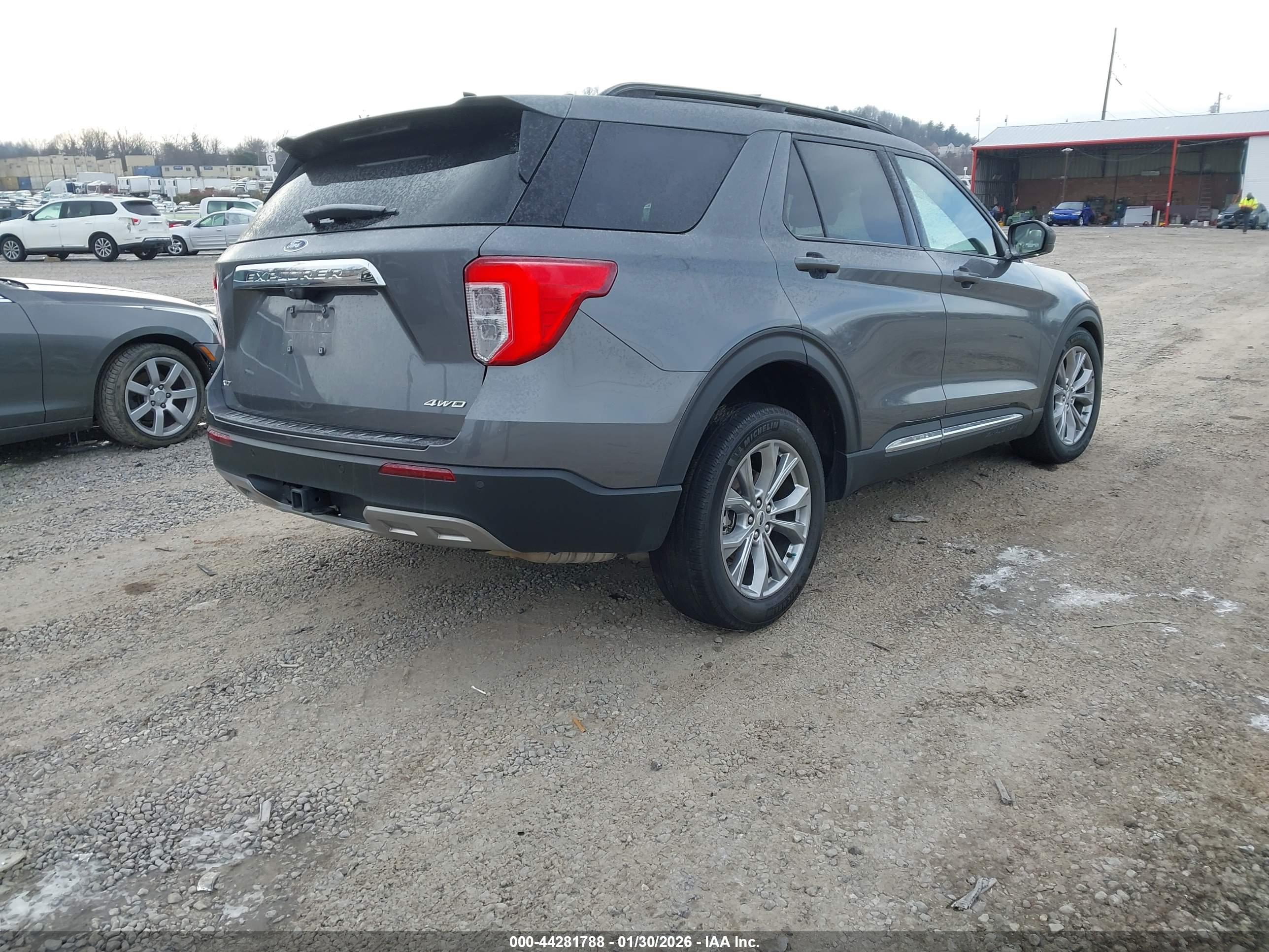 FORD EXPLORER image 4