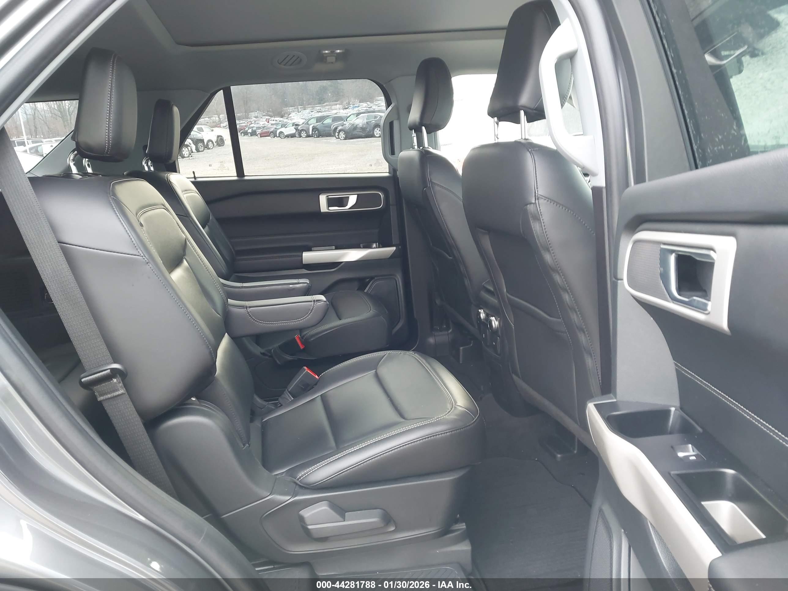 FORD EXPLORER image 8