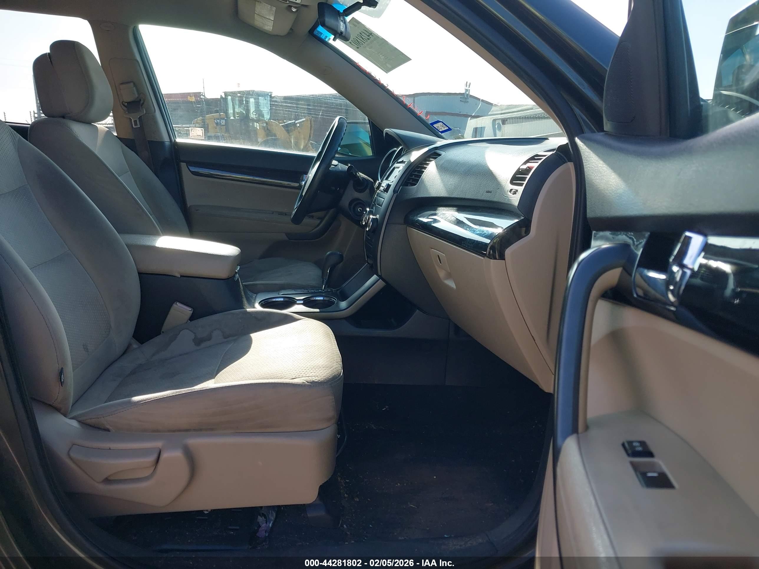 KIA SORENTO image 5